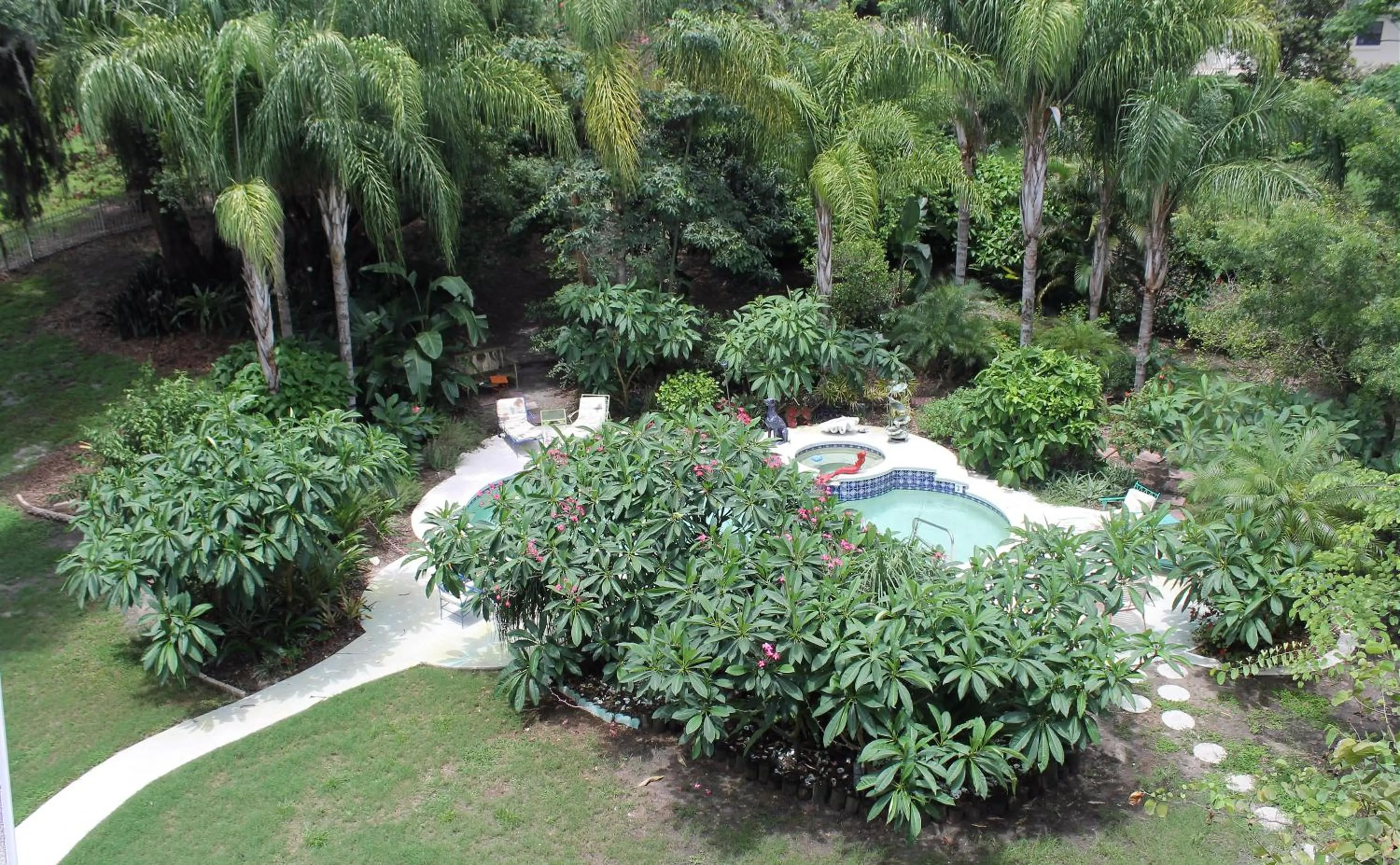 Garden in Heron Cay Lakeview Bed & Breakfast