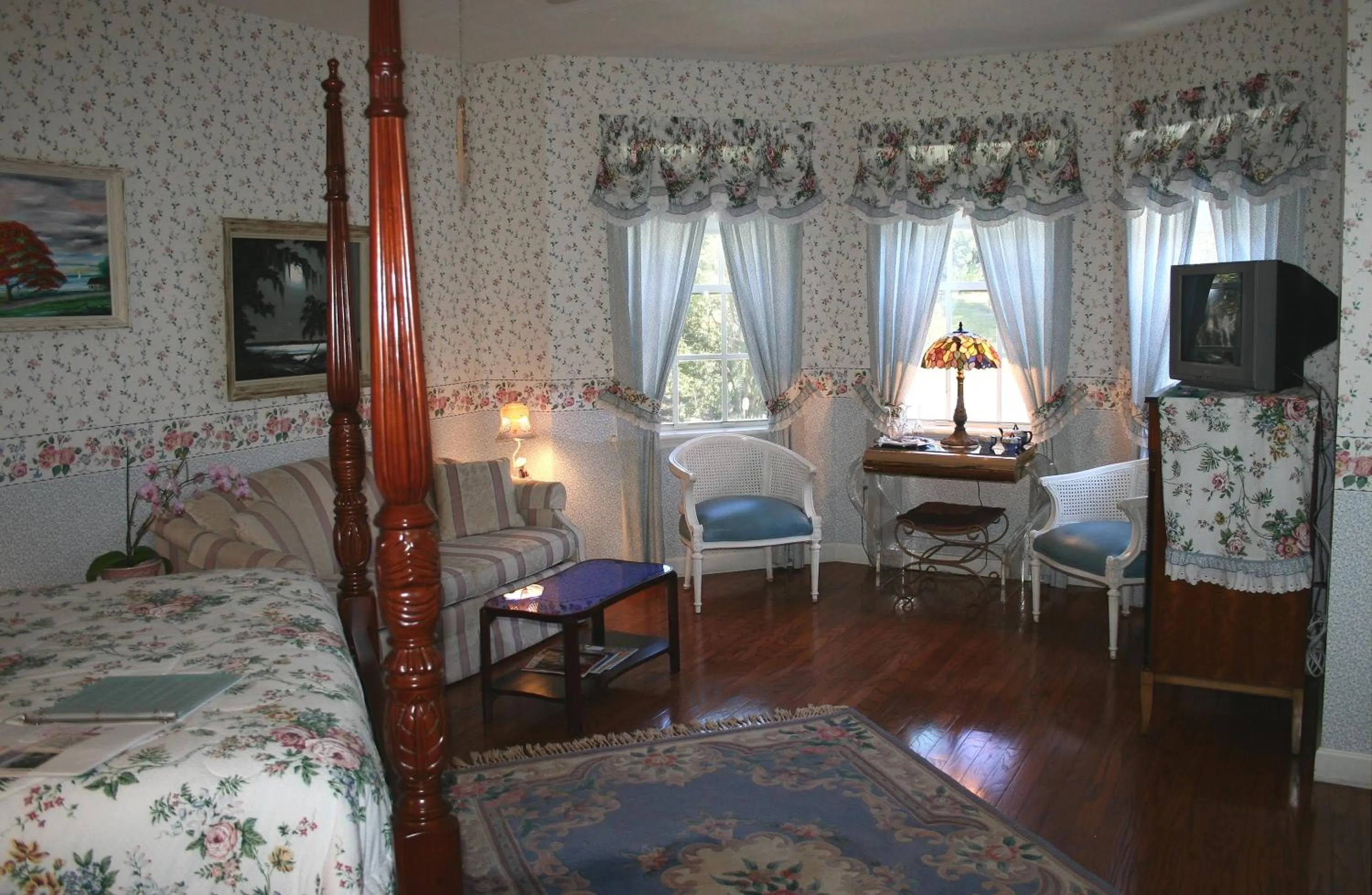 Bed in Heron Cay Lakeview Bed & Breakfast