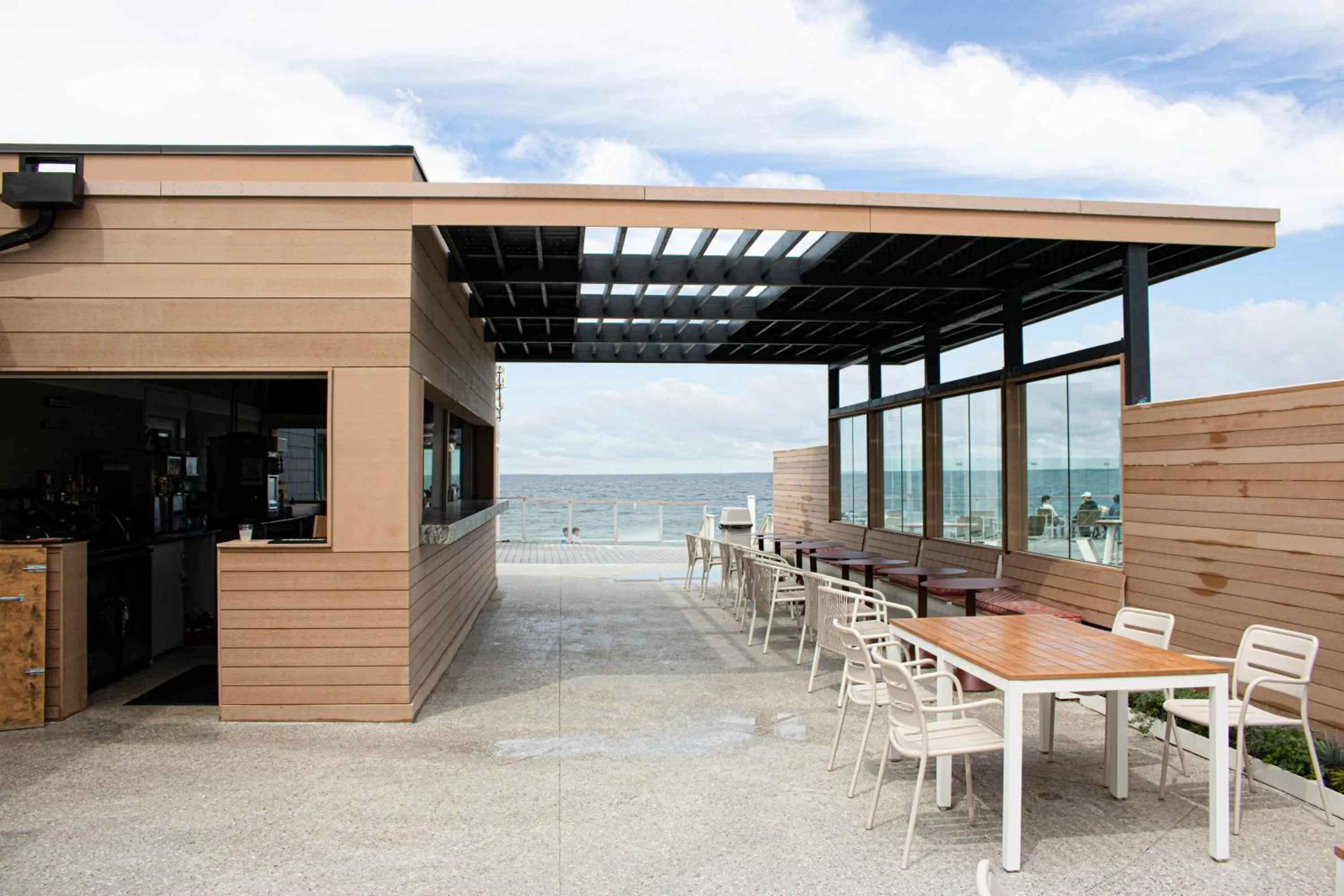 Restaurant/places to eat in Sea Crest Beach Resort