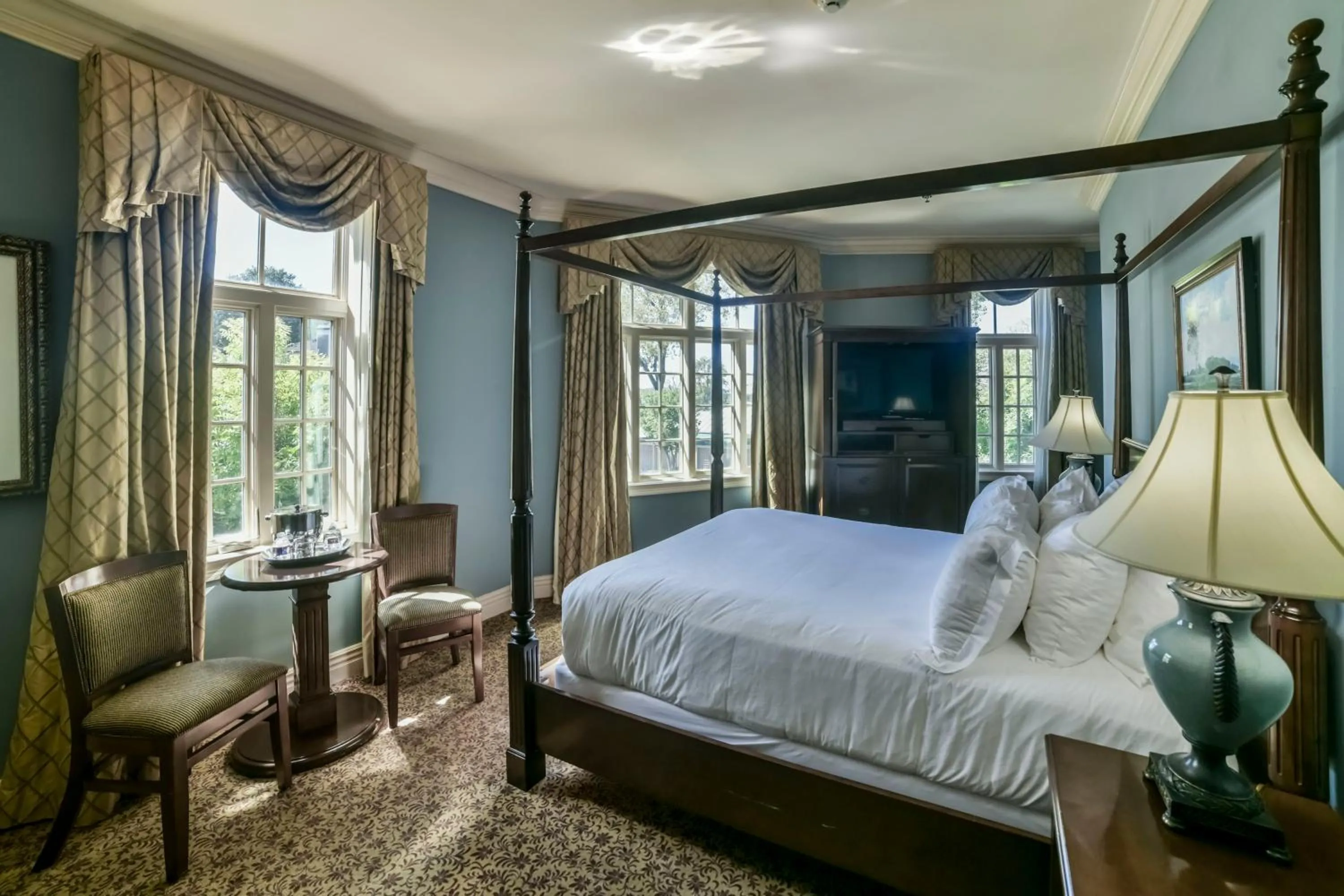 Photo of the whole room, Bed in River Inn of Harbor Town