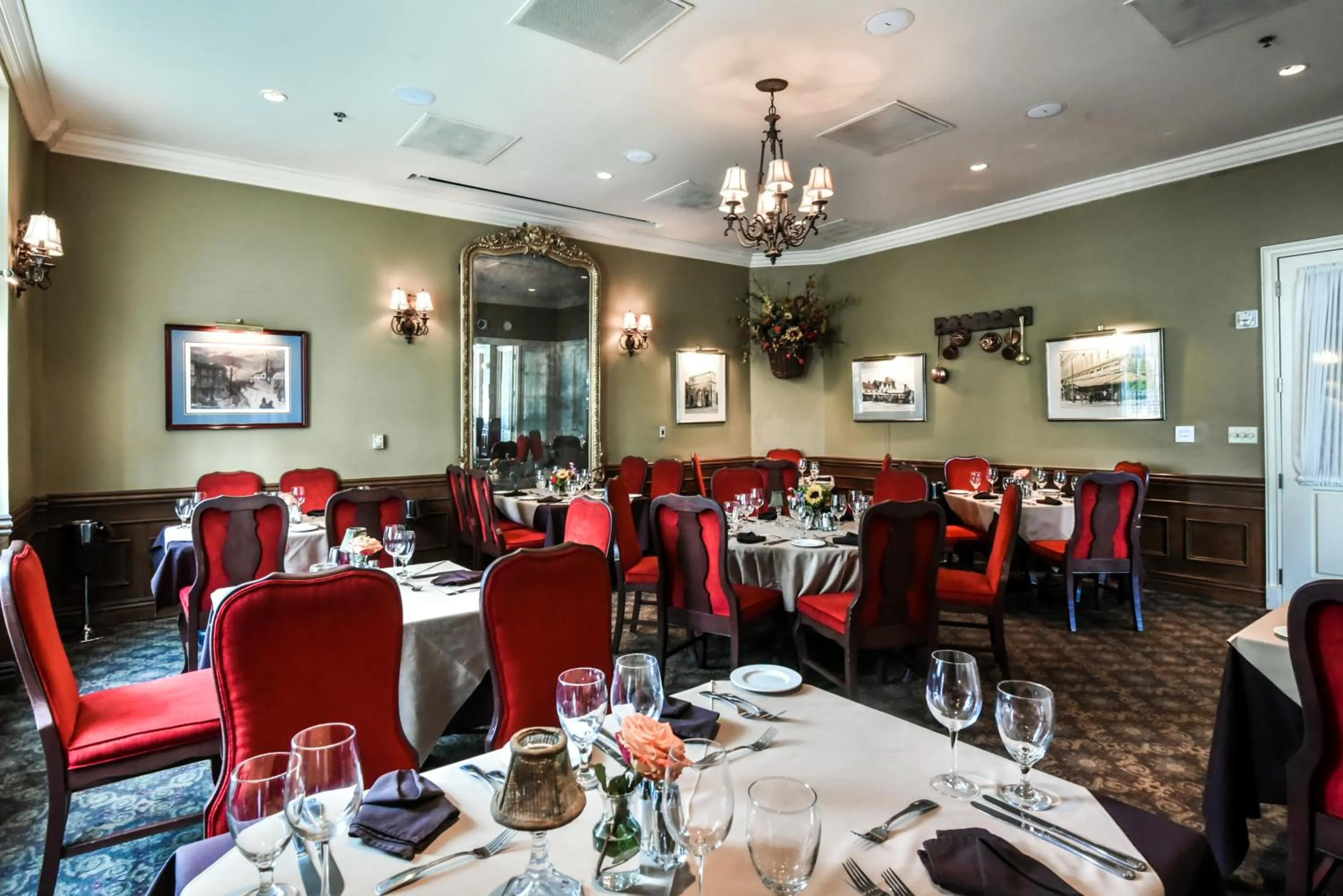 Restaurant/places to eat in River Inn of Harbor Town