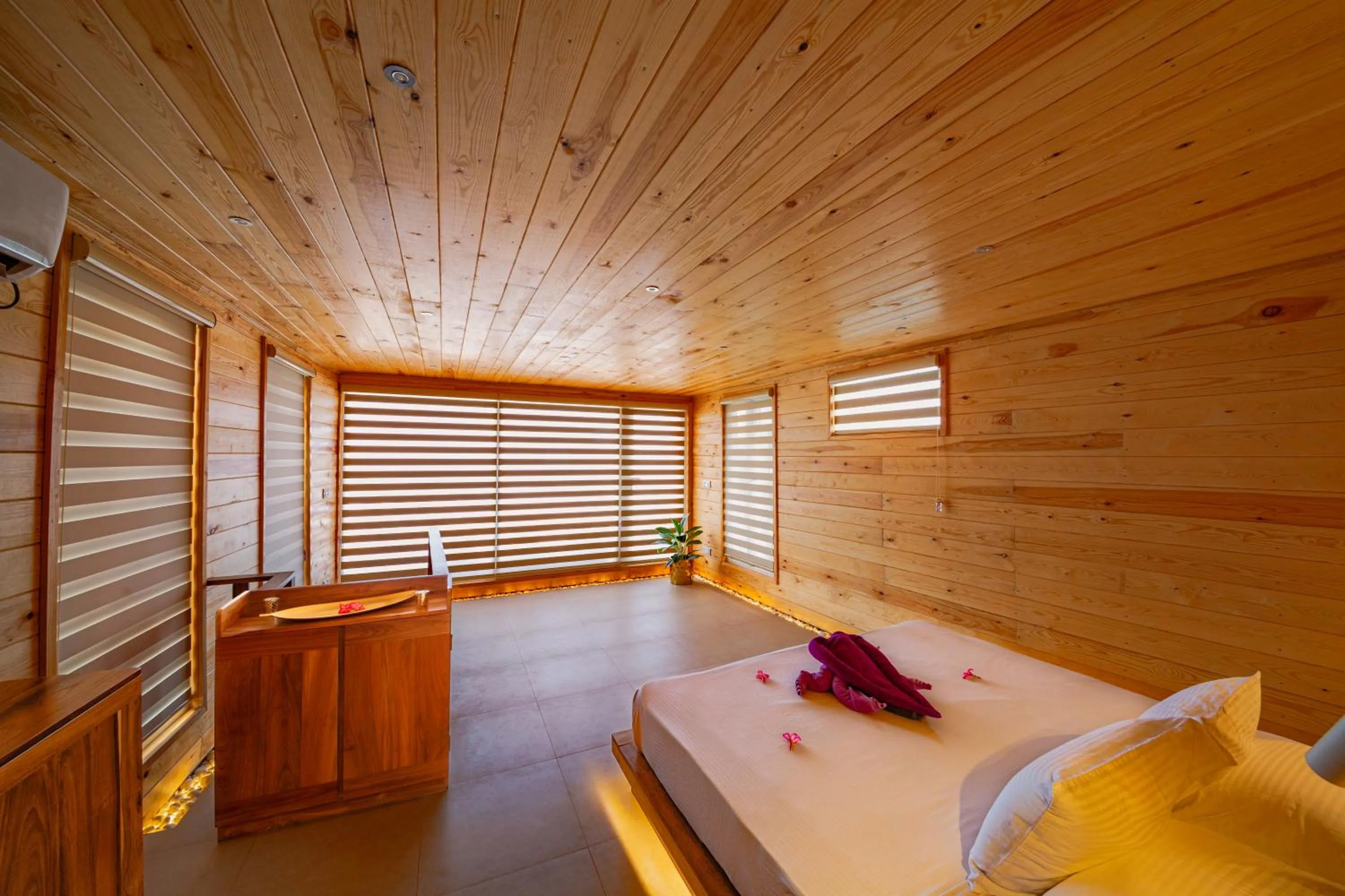 Bedroom, Bed in Jungle Beach Ahungalla