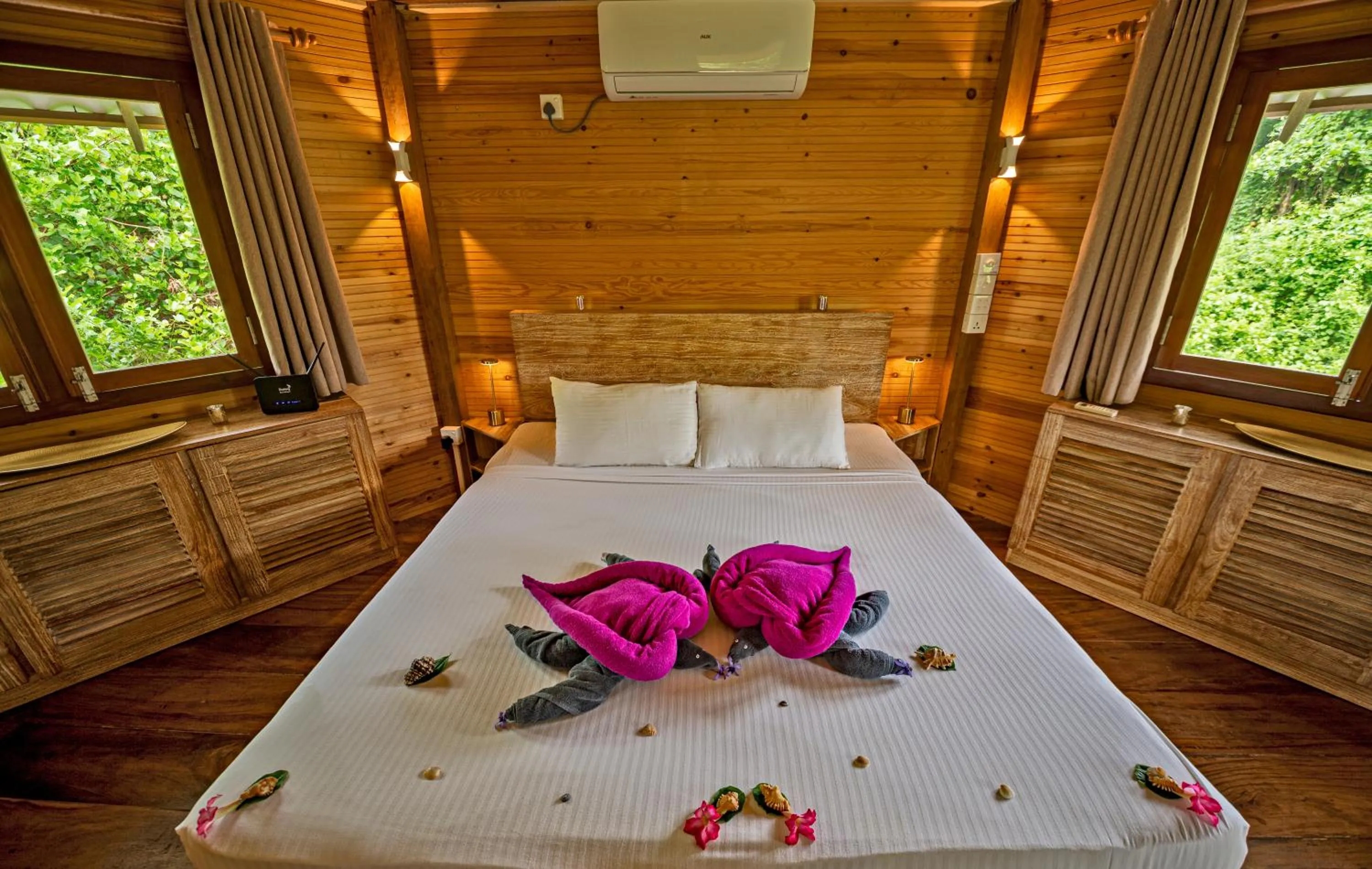 Bed in Jungle Beach Ahungalla