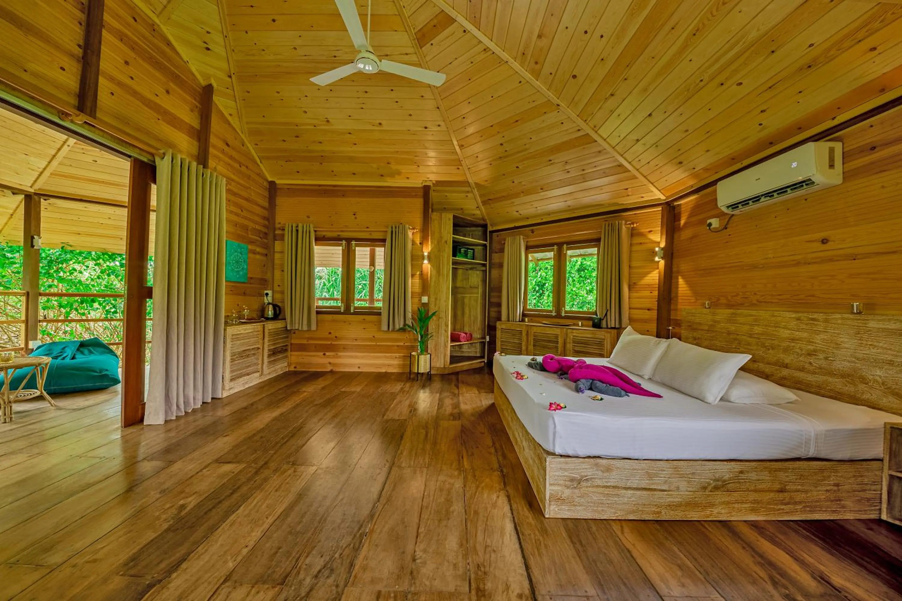 Bed in Jungle Beach Ahungalla