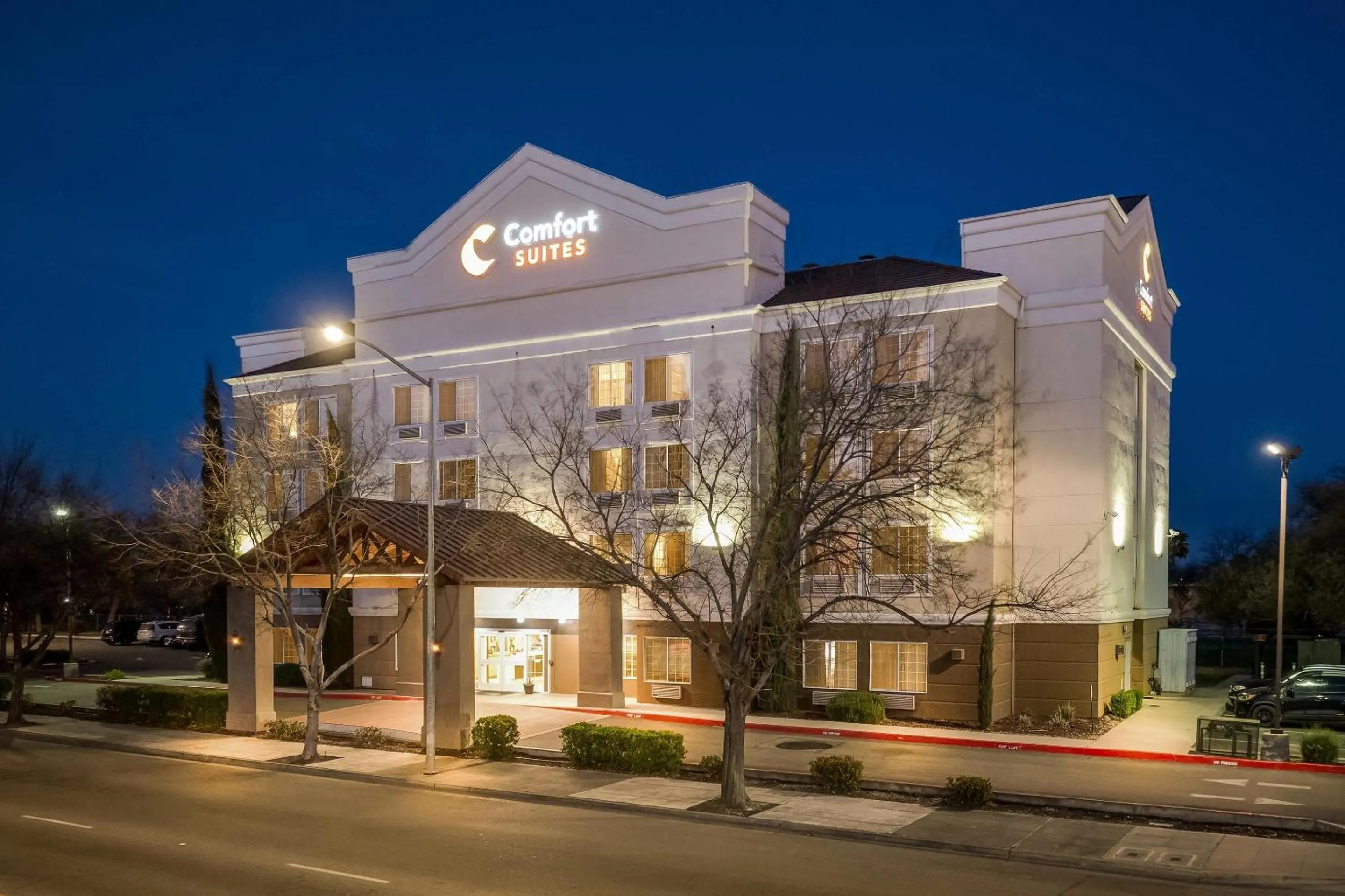 Property building in Comfort Suites
