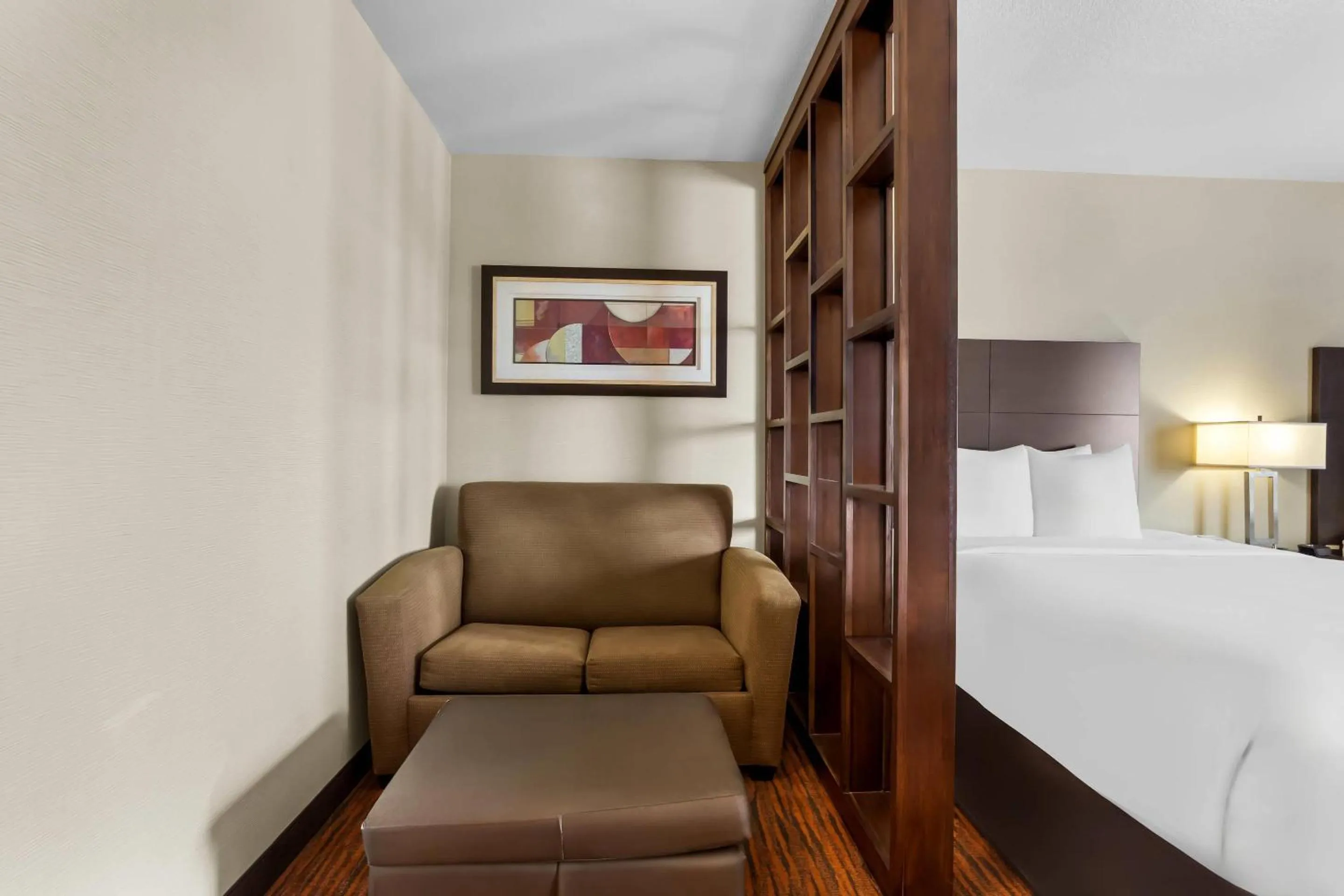 Bedroom, Bed in Comfort Suites