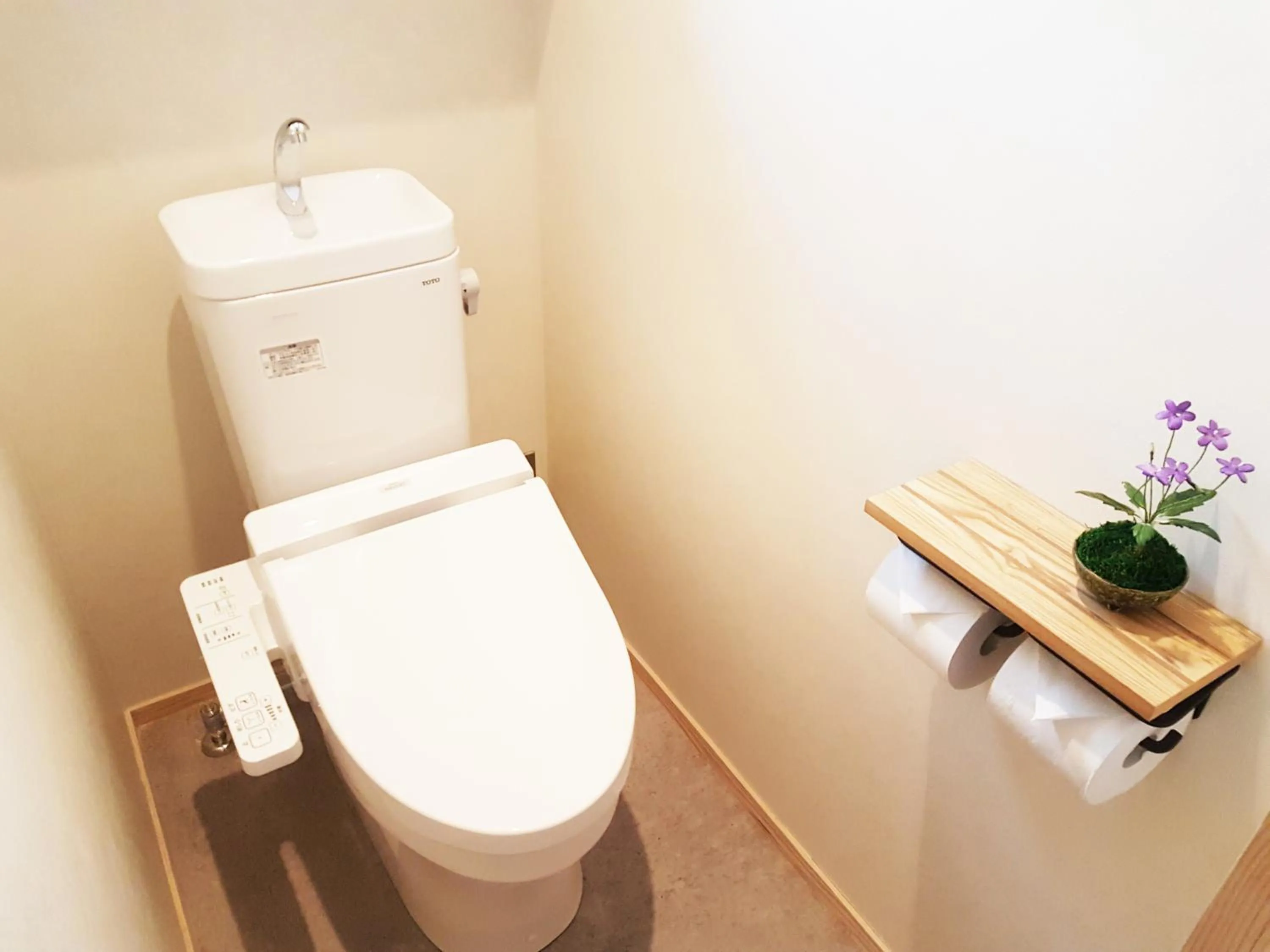 Toilet in Poly Hostel 2 Namba