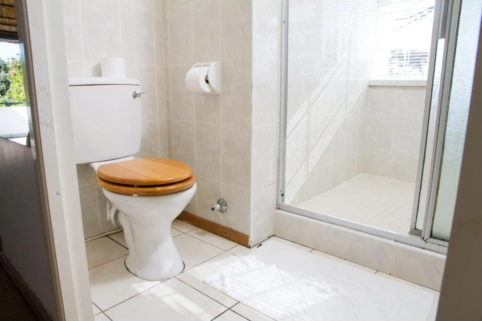 Toilet in Howards End Manor B&B