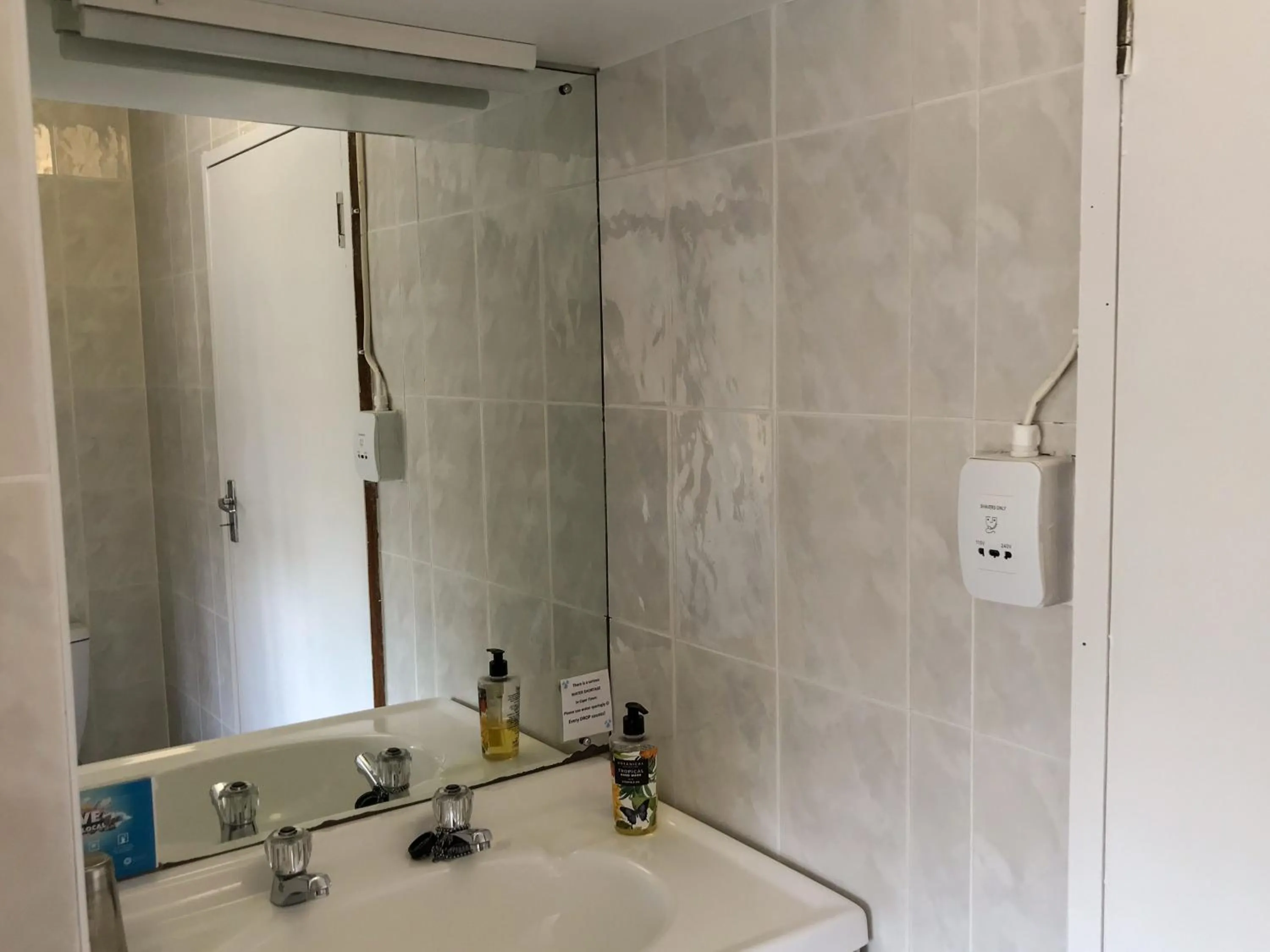 Bathroom in Howards End Manor B&B