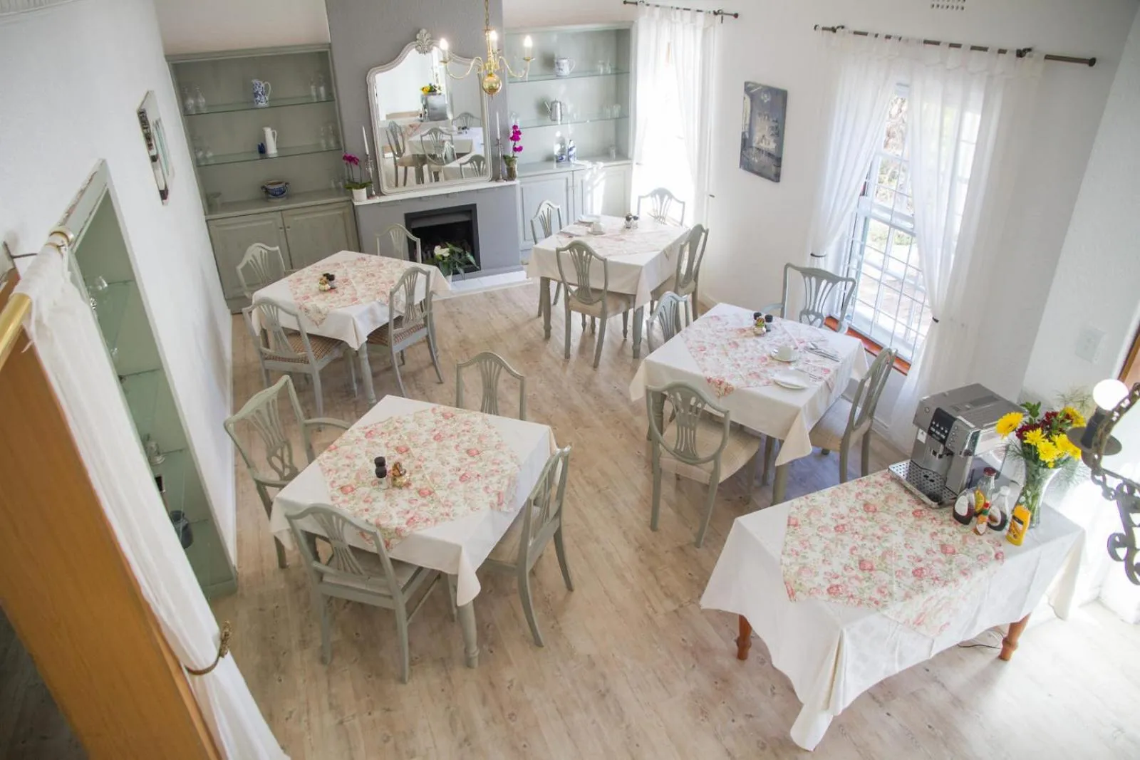Dining area in Howards End Manor B&B
