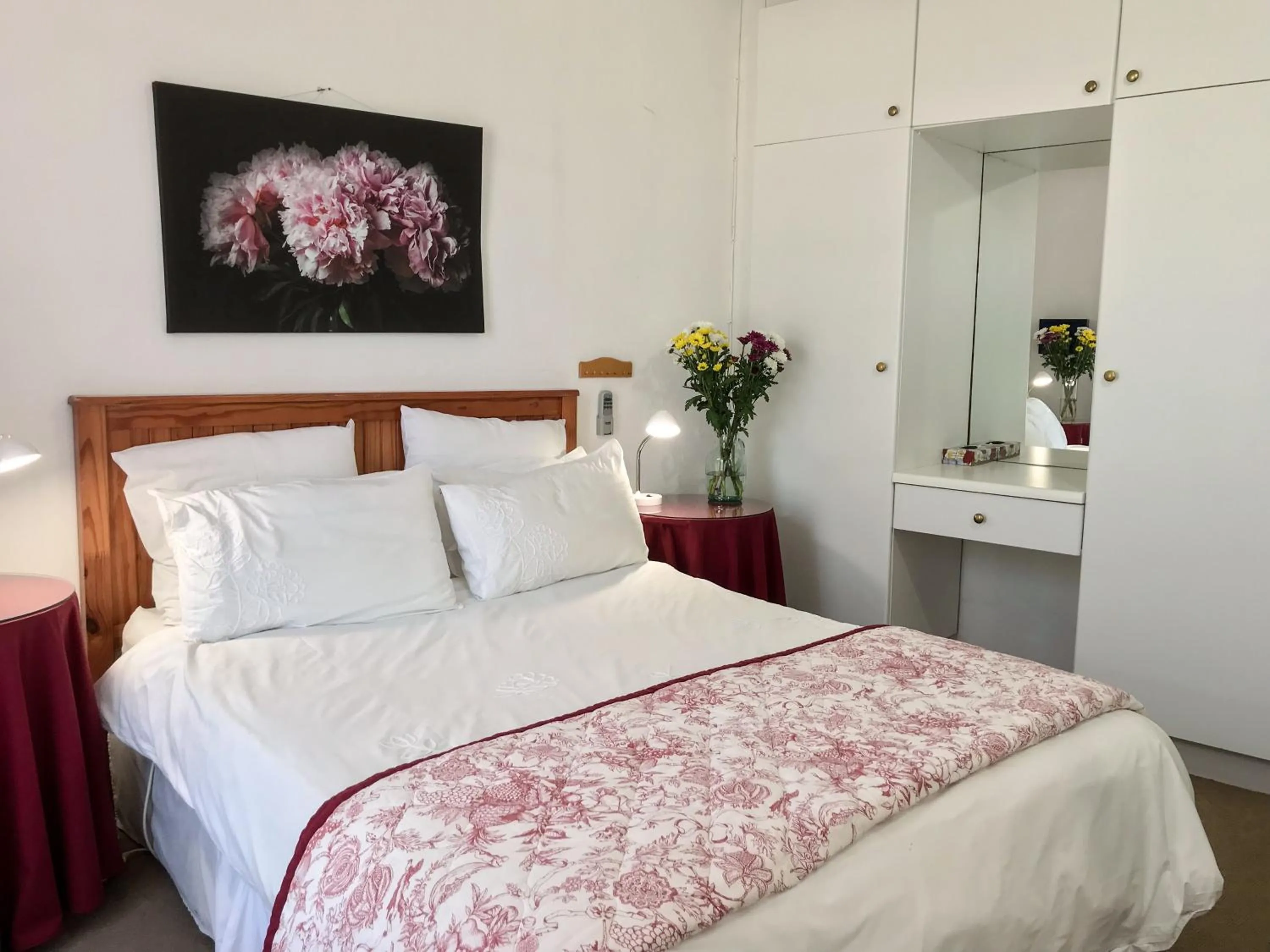 Bed in Howards End Manor B&B