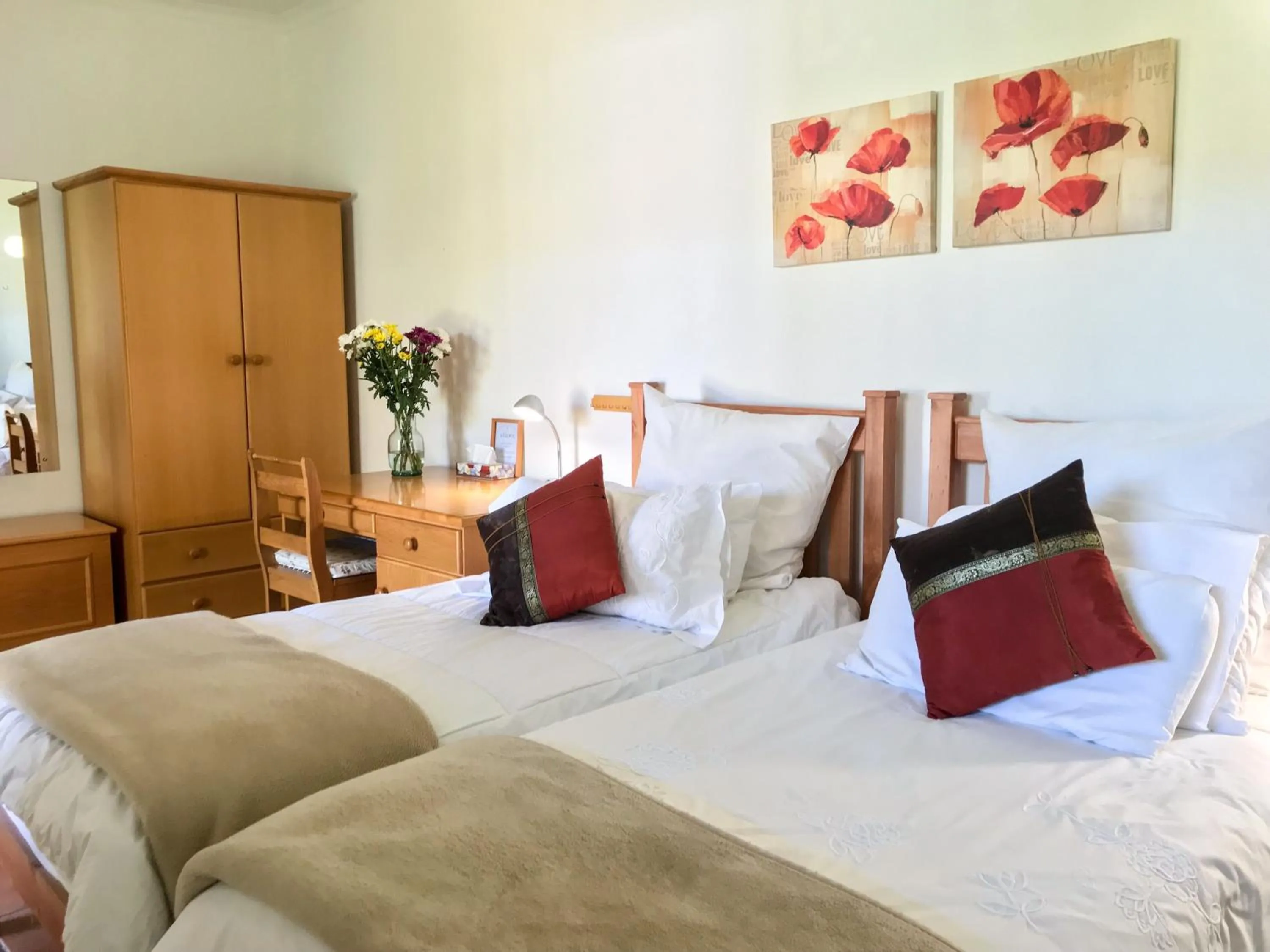 Bed in Howards End Manor B&B