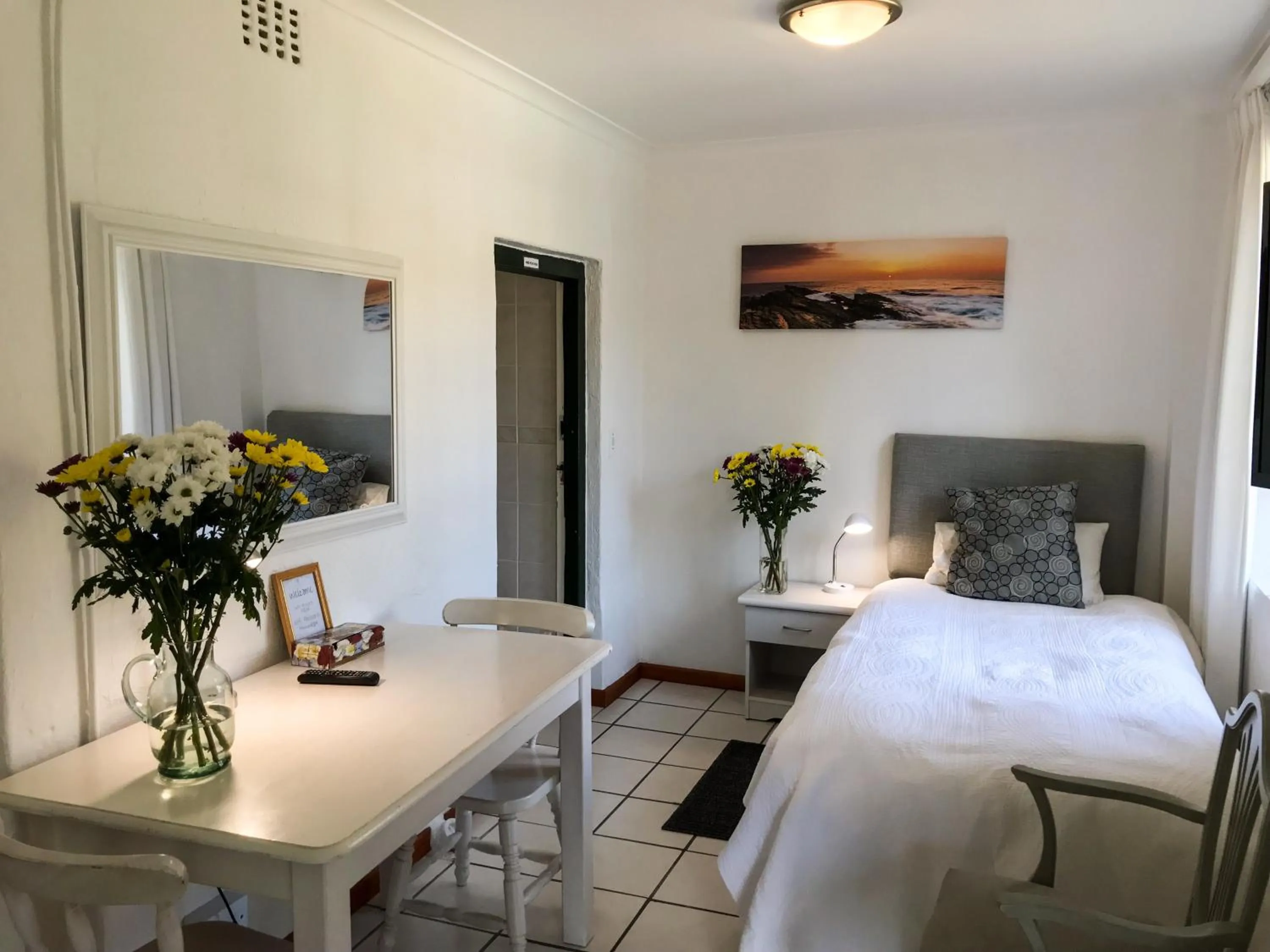 Seating area, Bed in Howards End Manor B&B