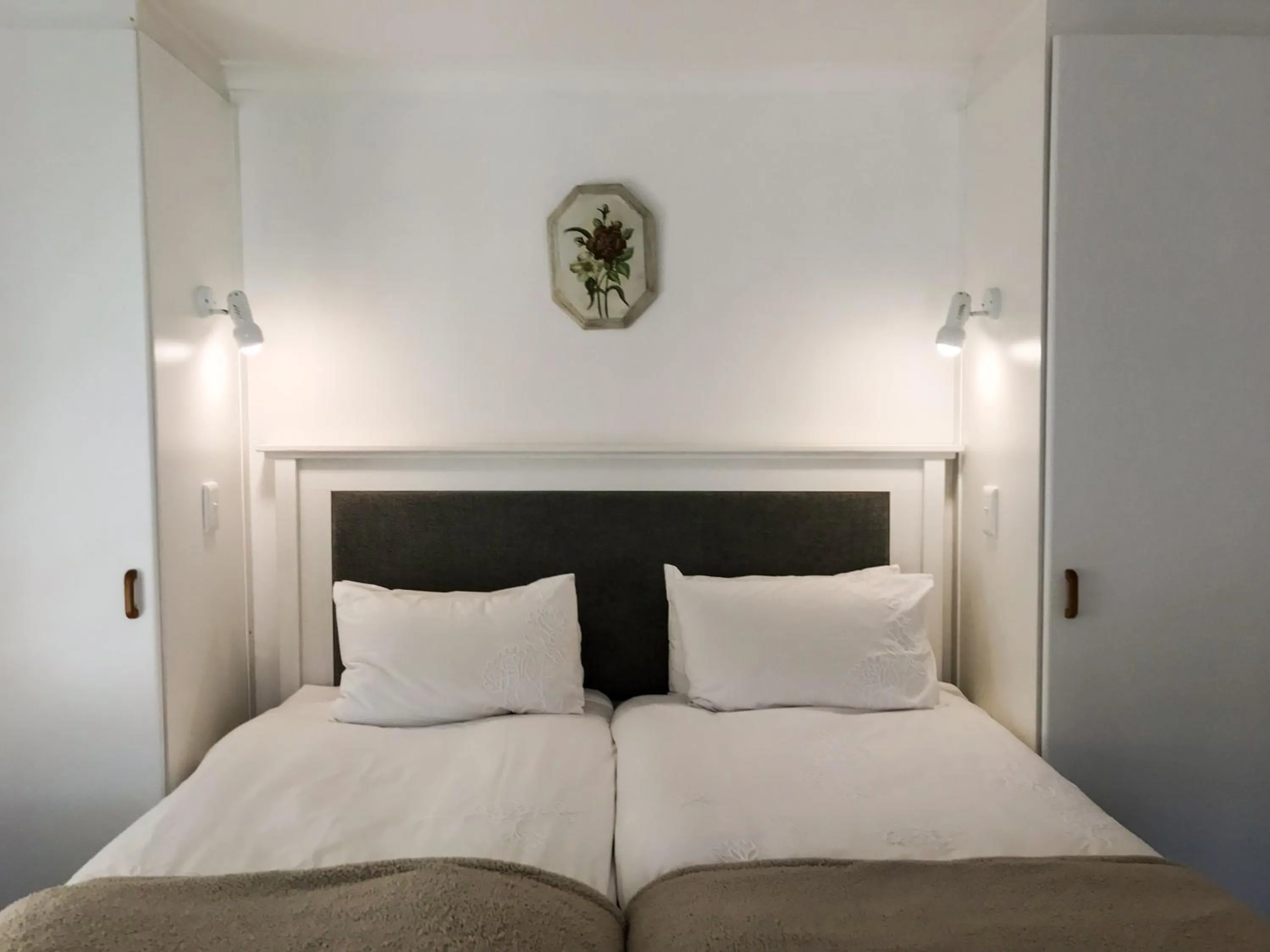 Bed in Howards End Manor B&B