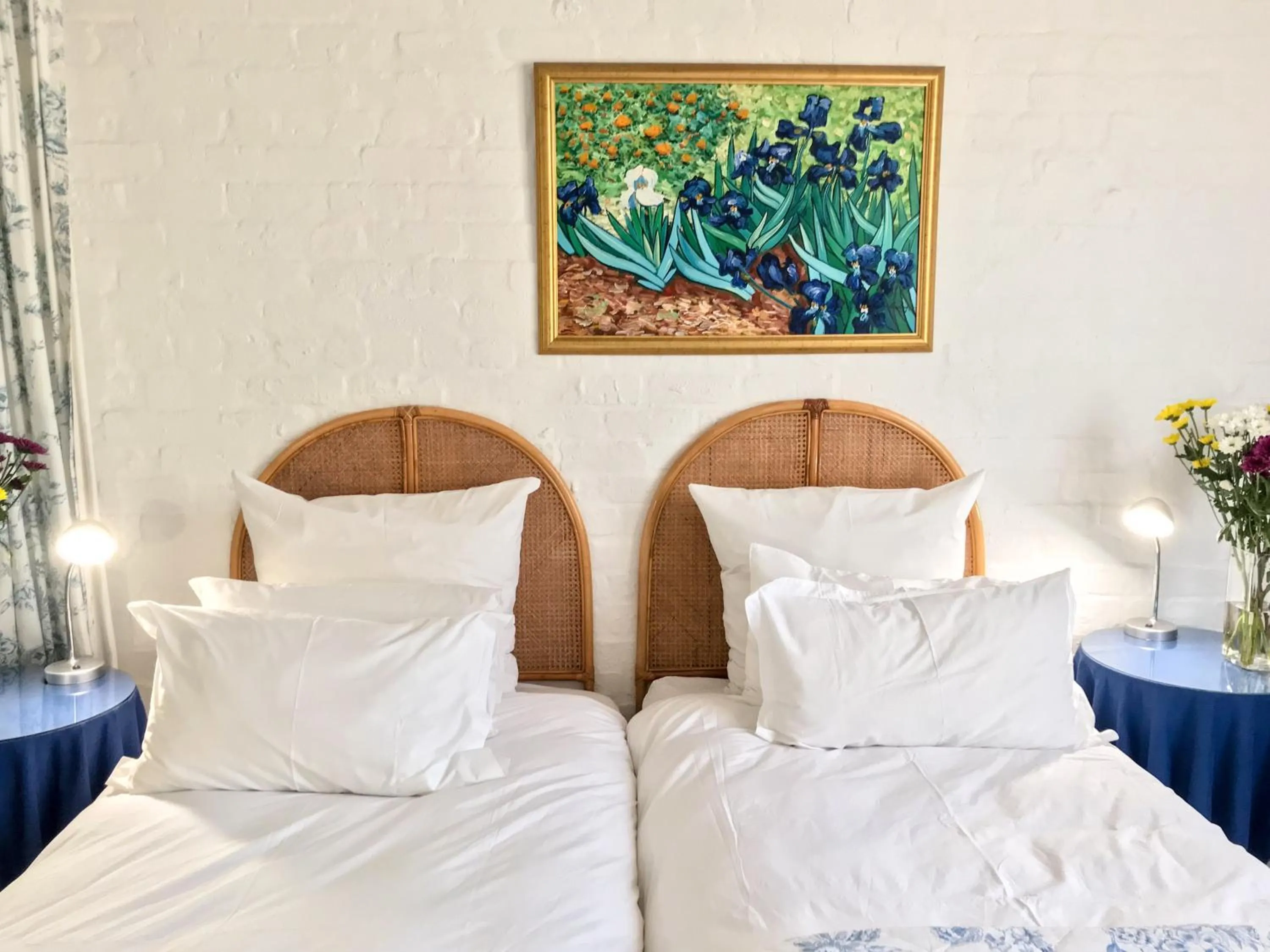 Bed in Howards End Manor B&B