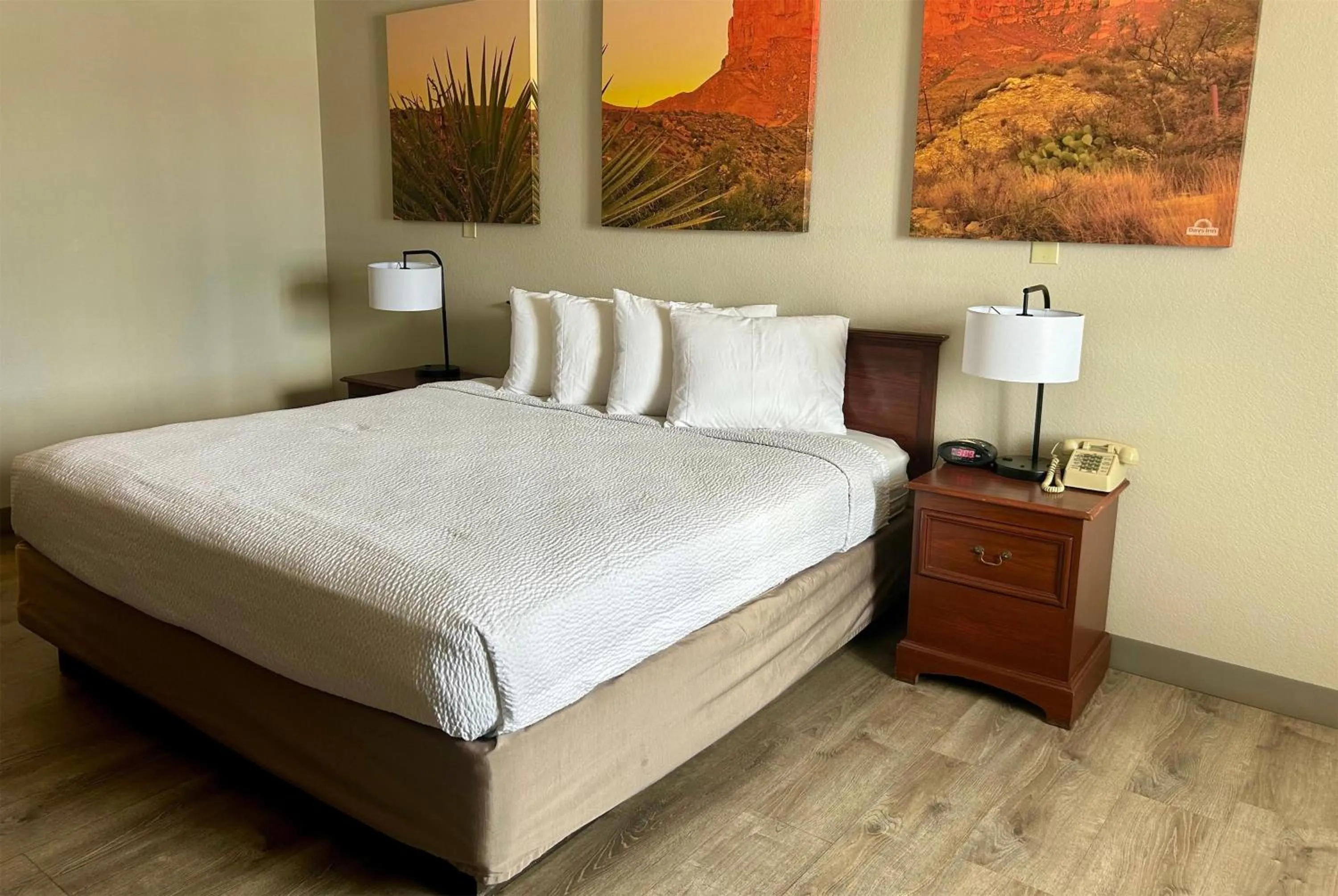 Photo of the whole room, Bed in Days Inn by Wyndham Kingman West