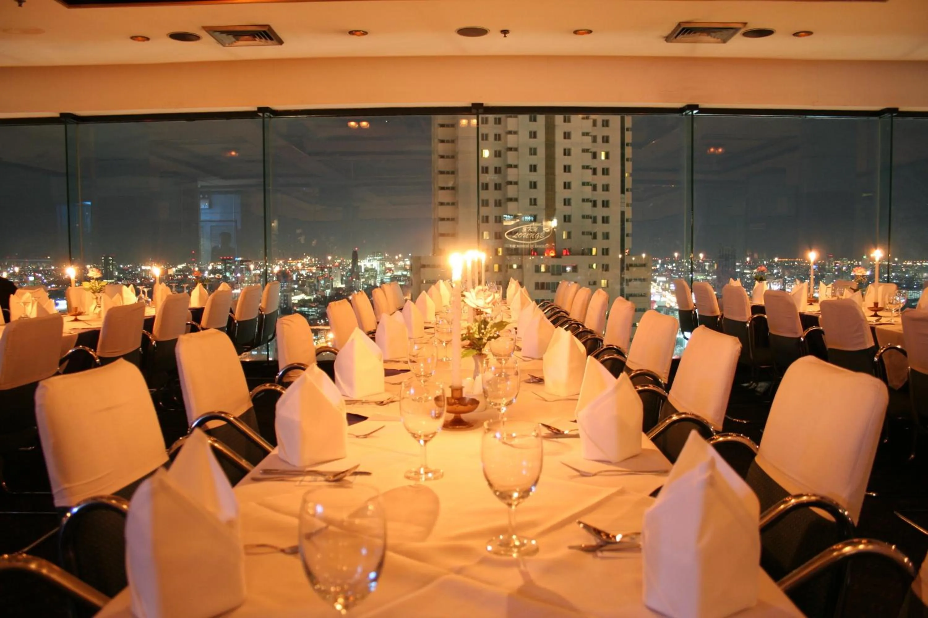 Restaurant/places to eat in Baiyoke Suite Hotel