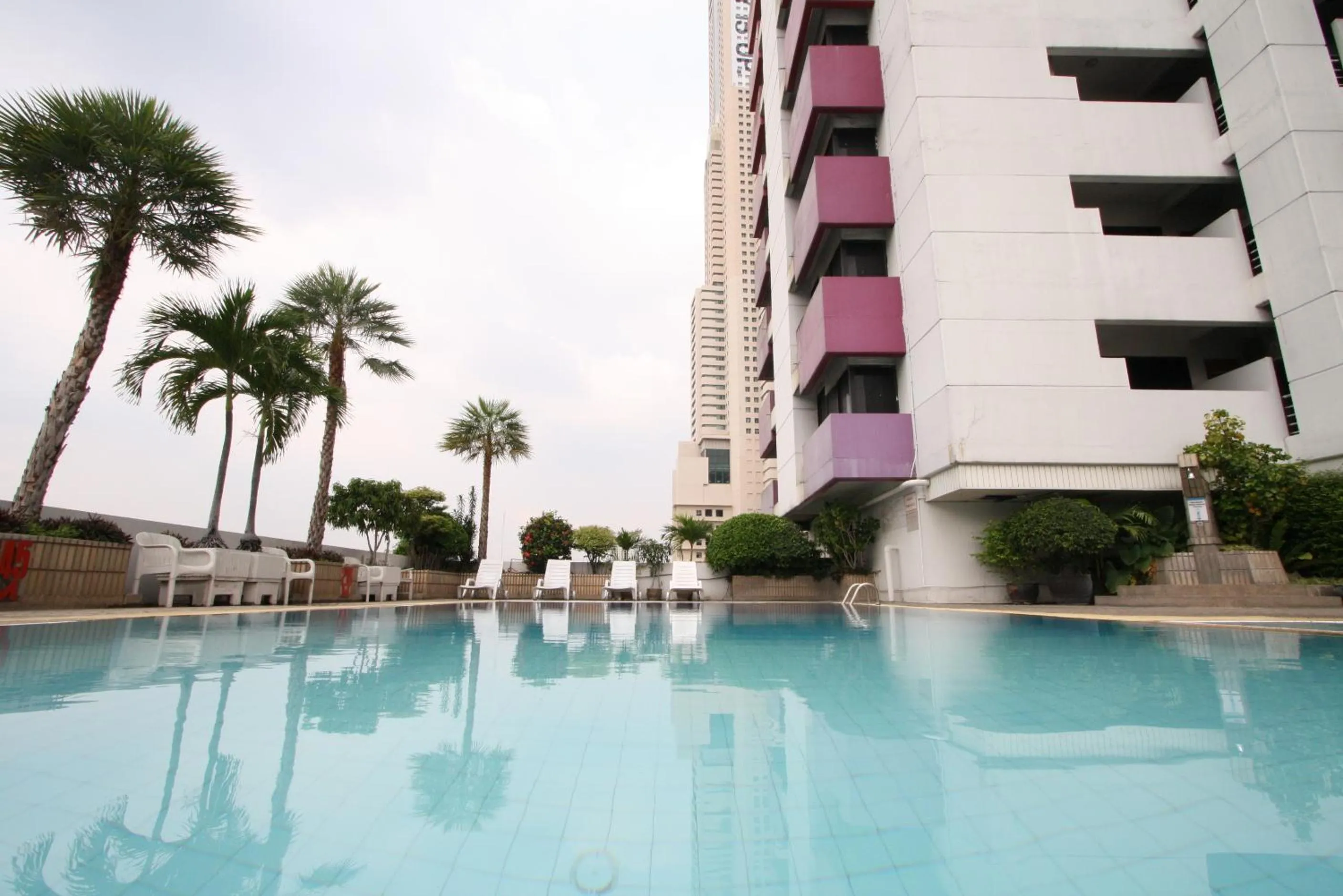Swimming pool in Baiyoke Suite Hotel