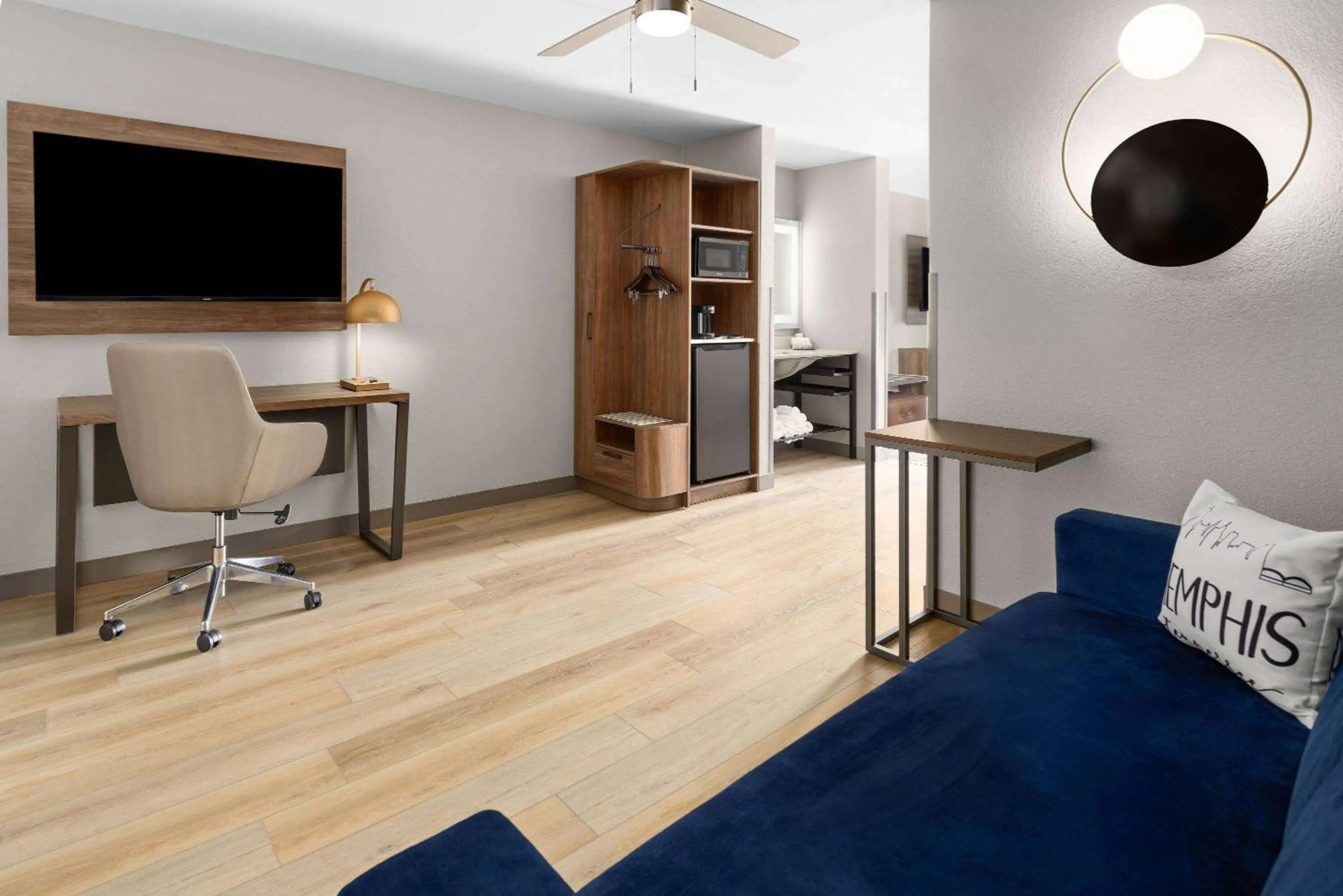 Photo of the whole room in La Quinta Inn & Suites by Wyndham Memphis I-240