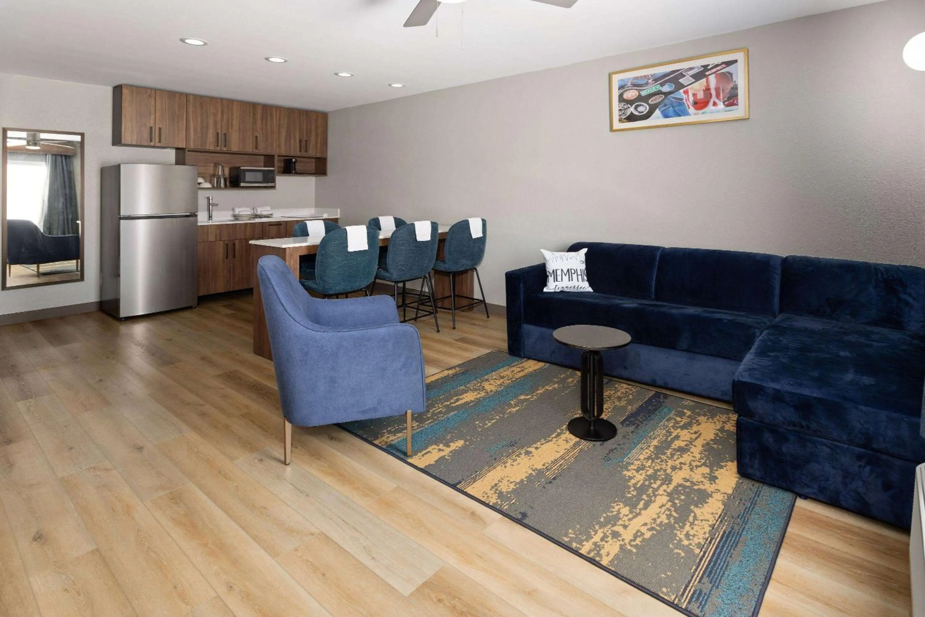 Photo of the whole room in La Quinta Inn & Suites by Wyndham Memphis I-240