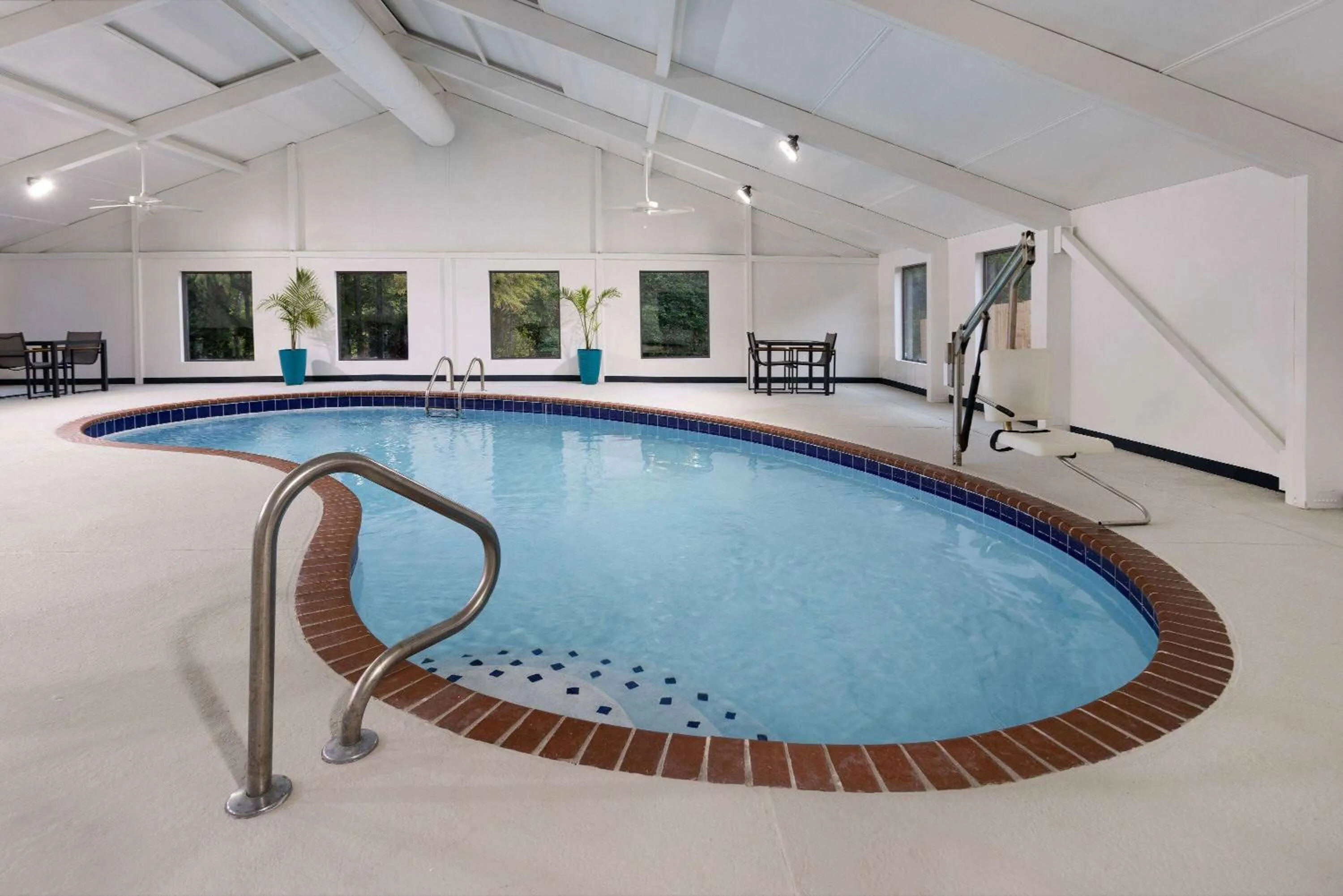 Pool view in La Quinta Inn & Suites by Wyndham Memphis I-240