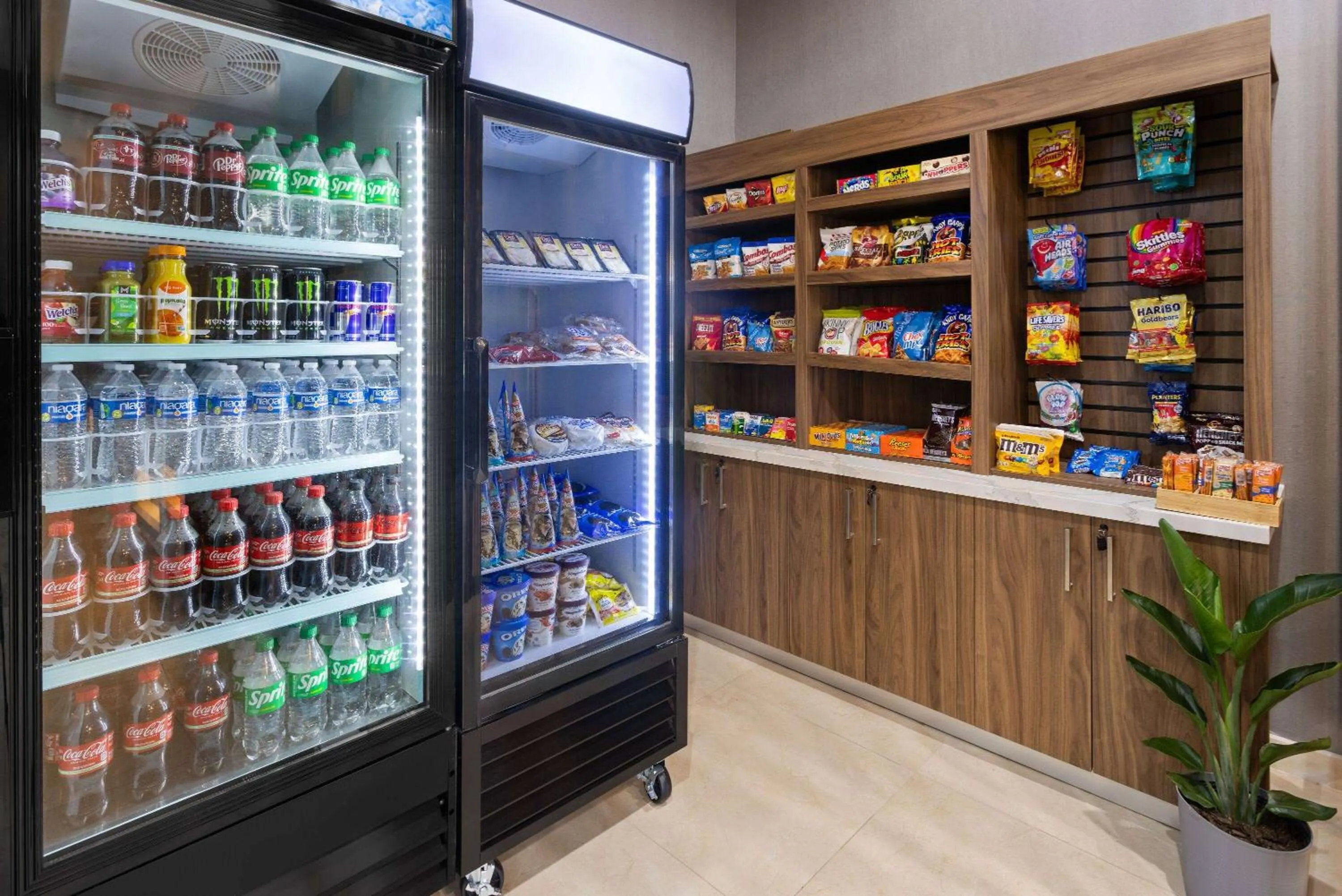 Food and drinks in La Quinta Inn & Suites by Wyndham Memphis I-240