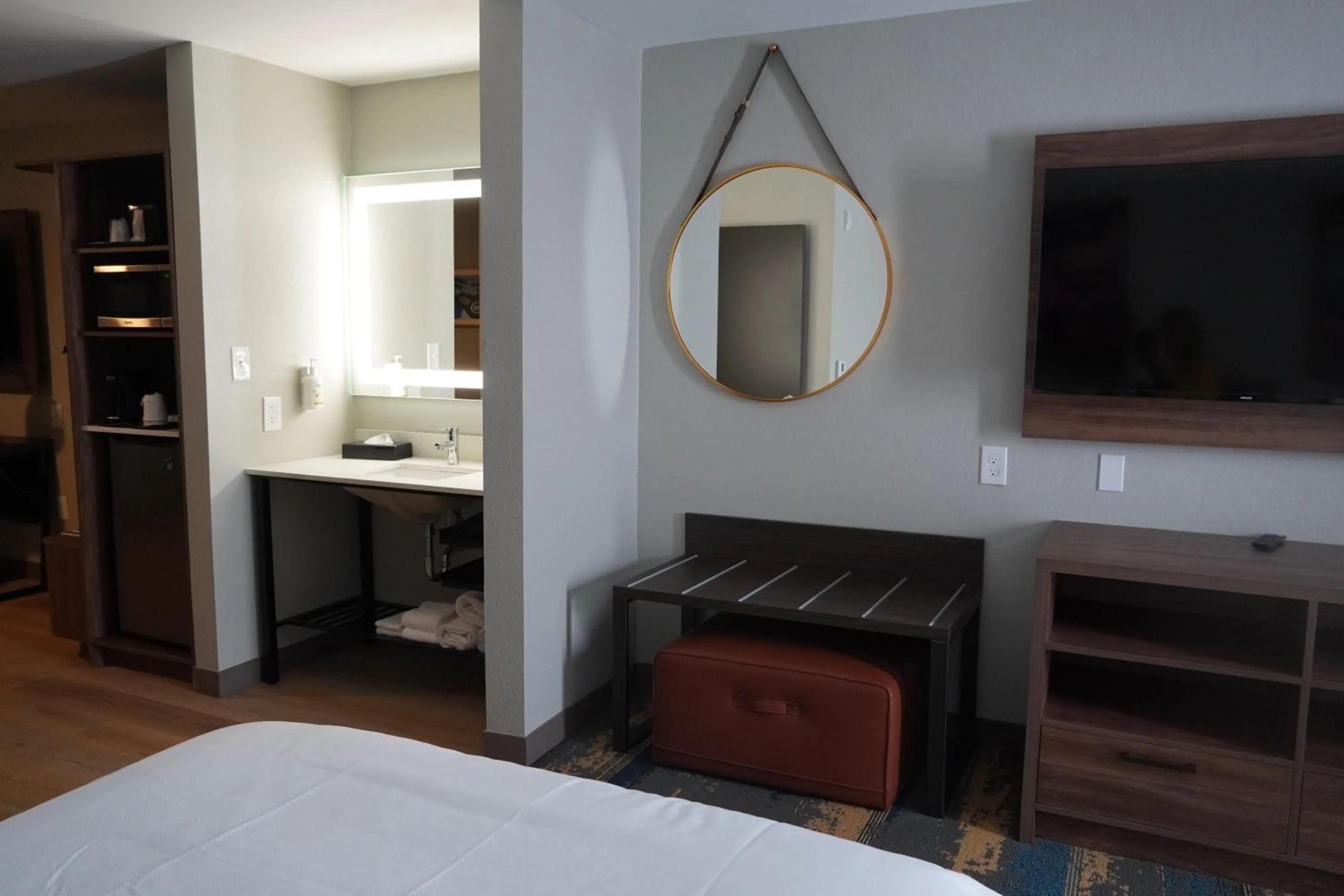 Double Deluxe Room with Kitchen - Non-Smoking in La Quinta Inn & Suites by Wyndham Memphis I-240