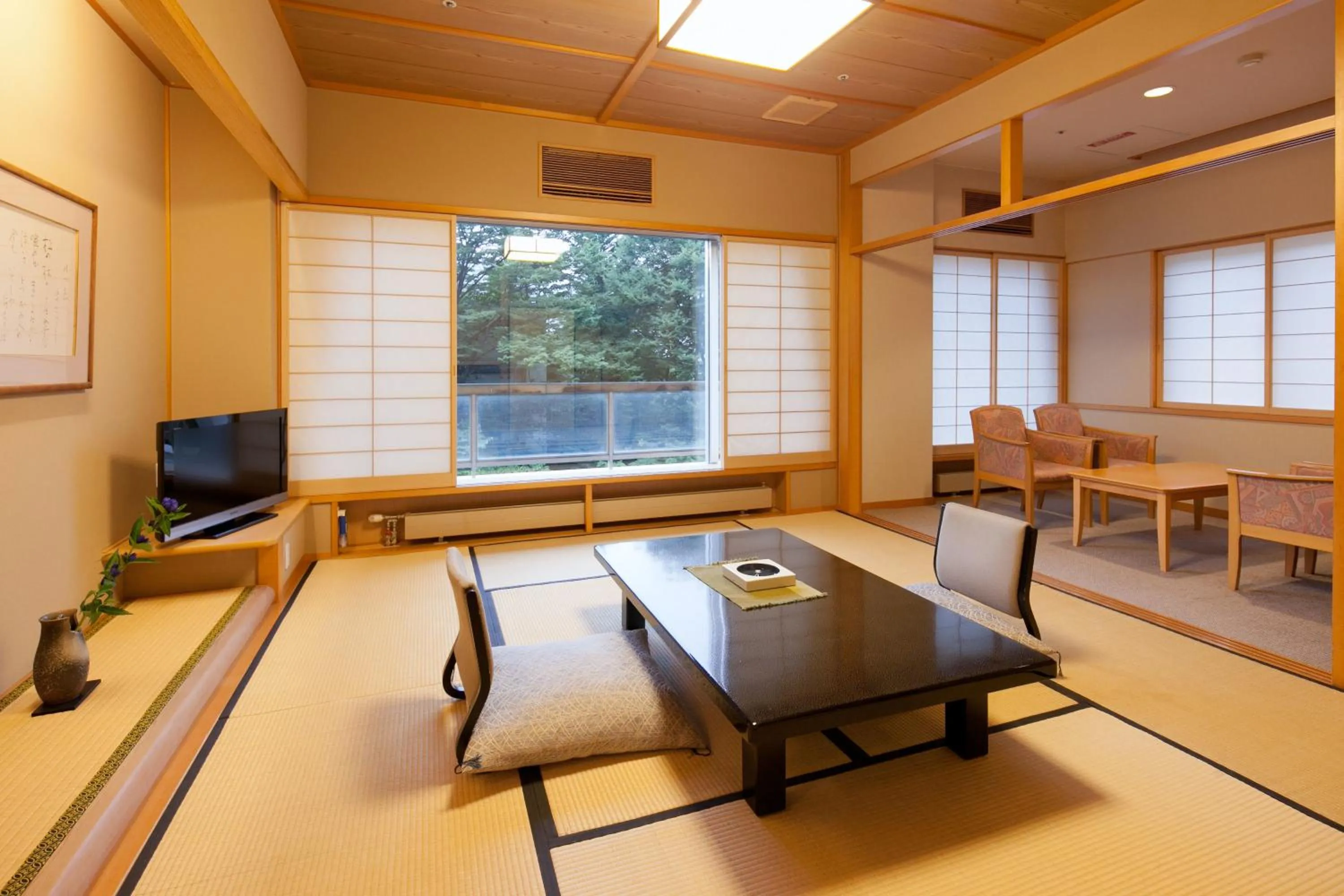 Shower in Zazan minakami