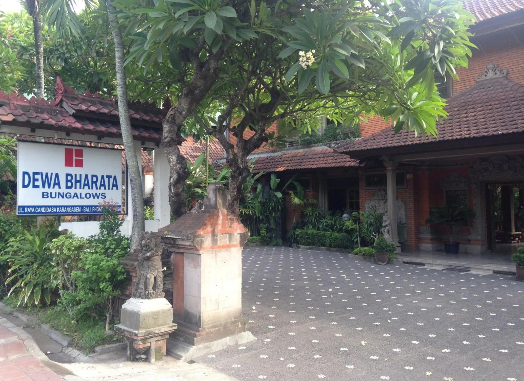 Facade/entrance in Dewa Bharata Bungalows Candidasa