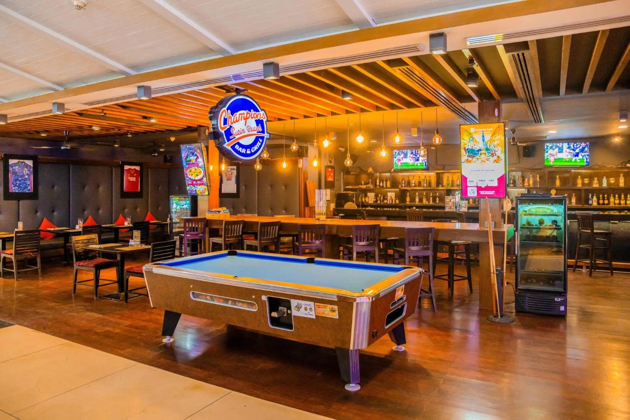 Lounge or bar in Holiday Inn Resort Phuket Surin Beach, an IHG Hotel