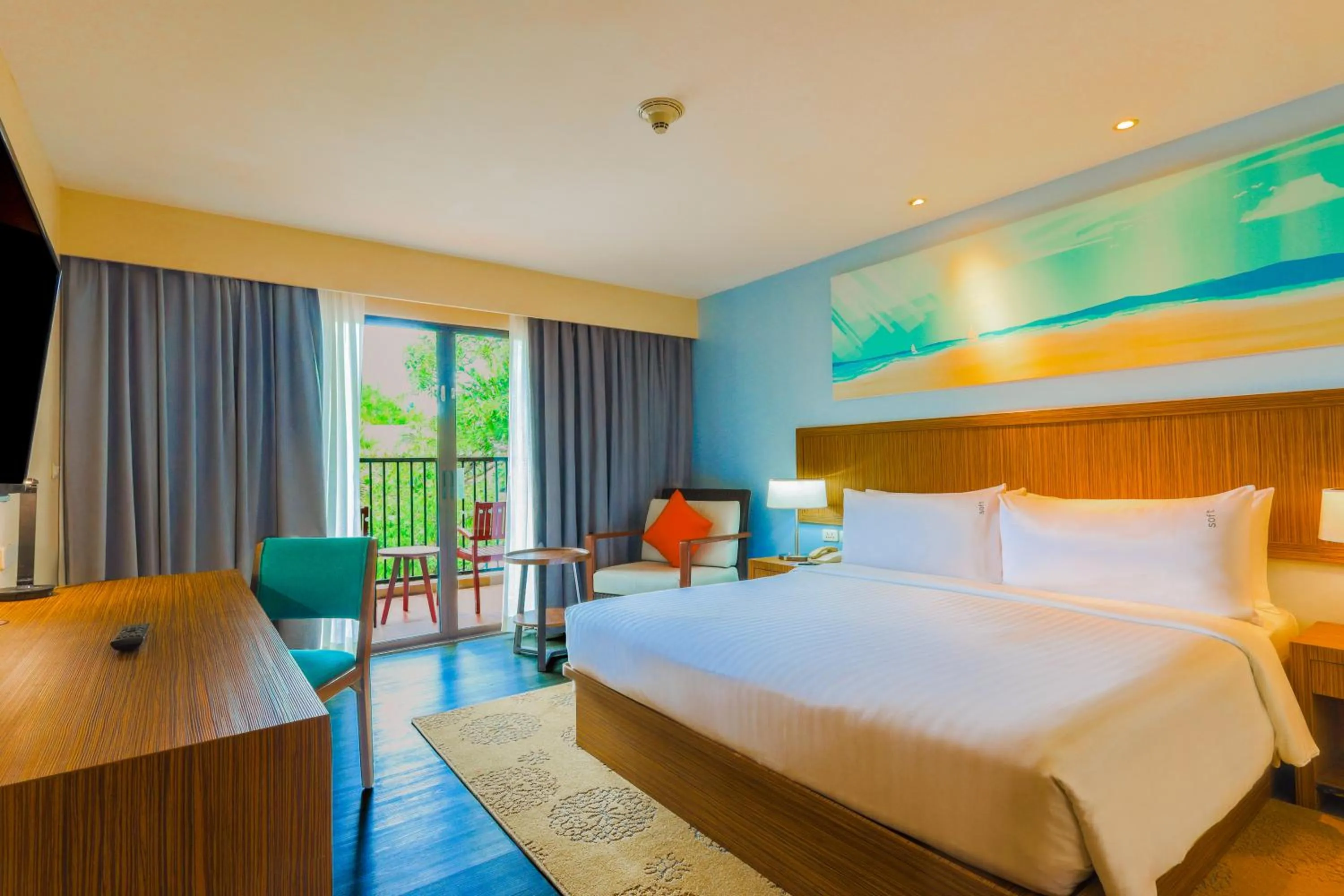 Bed in Holiday Inn Resort Phuket Surin Beach, an IHG Hotel