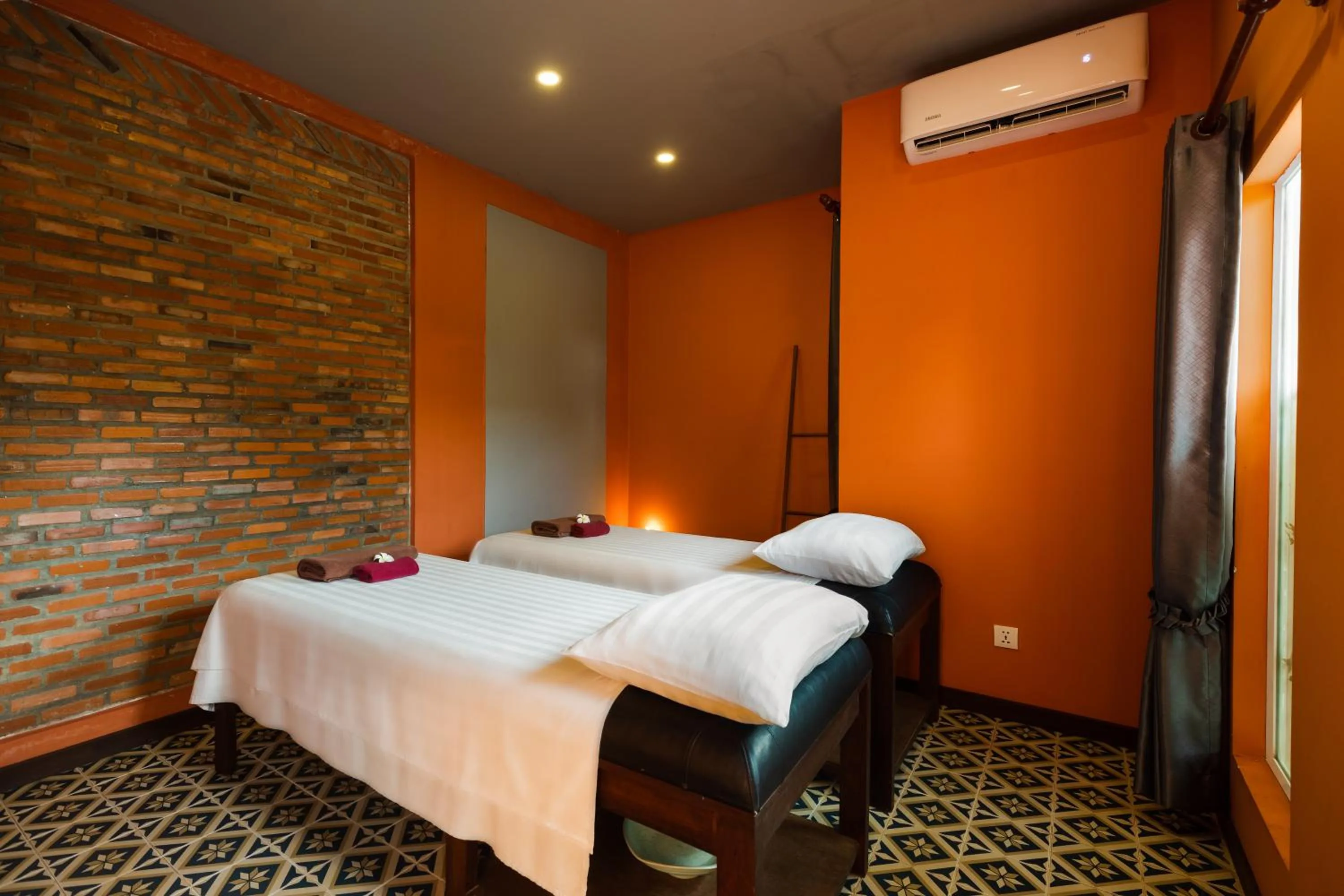 Massage, Bed in Green Amazon Residence