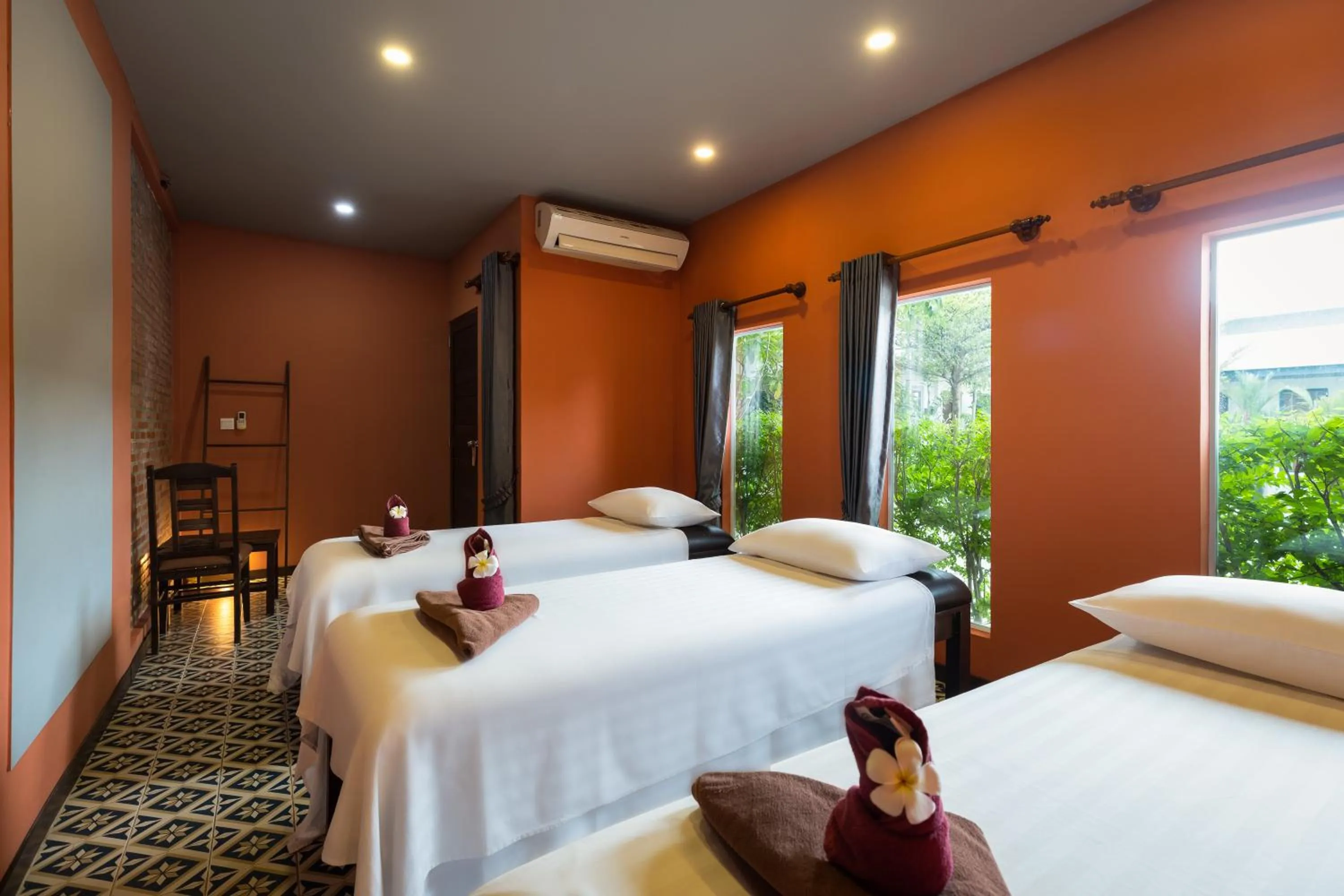 Massage, Bed in Green Amazon Residence