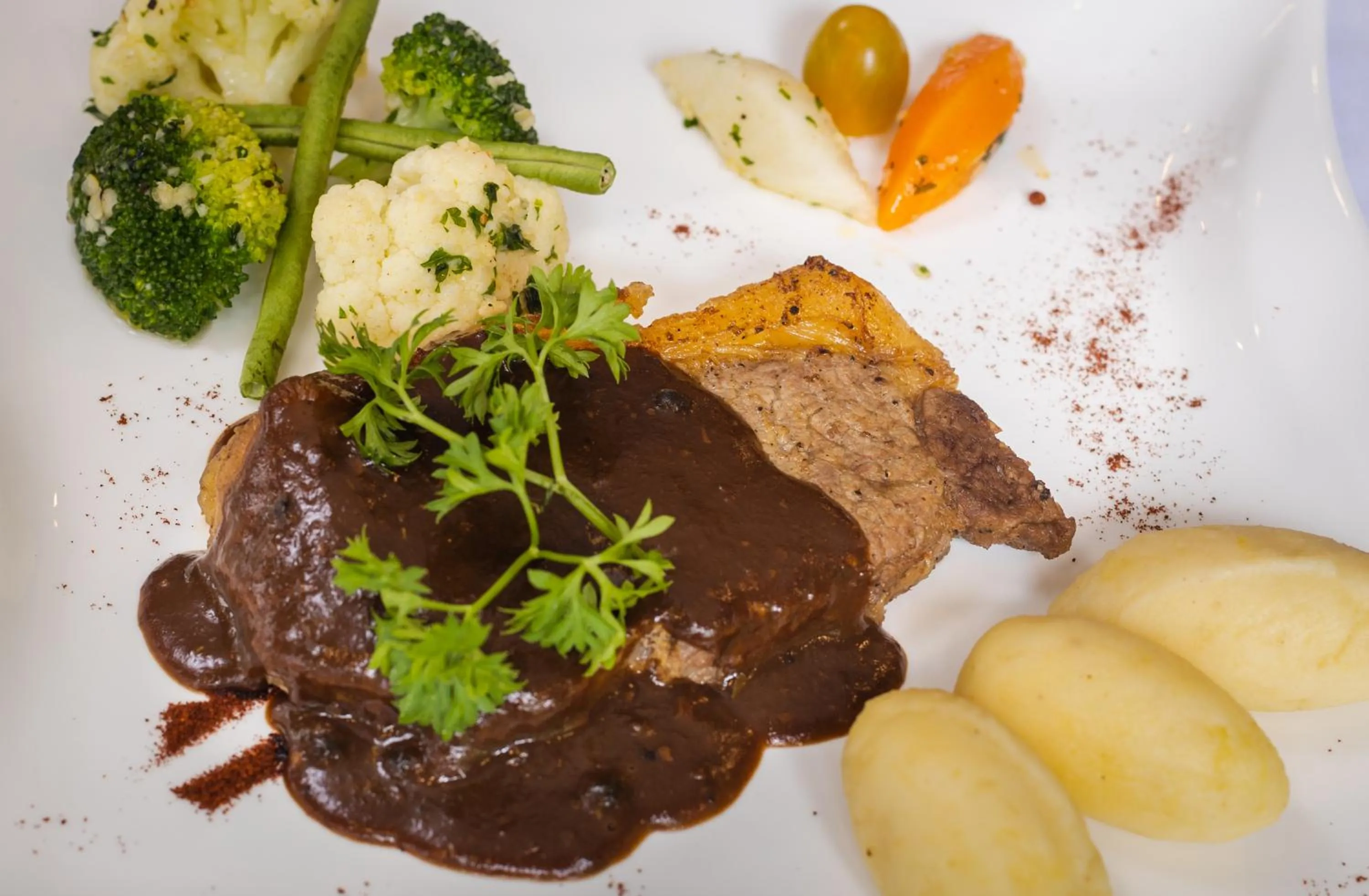 Restaurant/places to eat in Green Amazon Residence