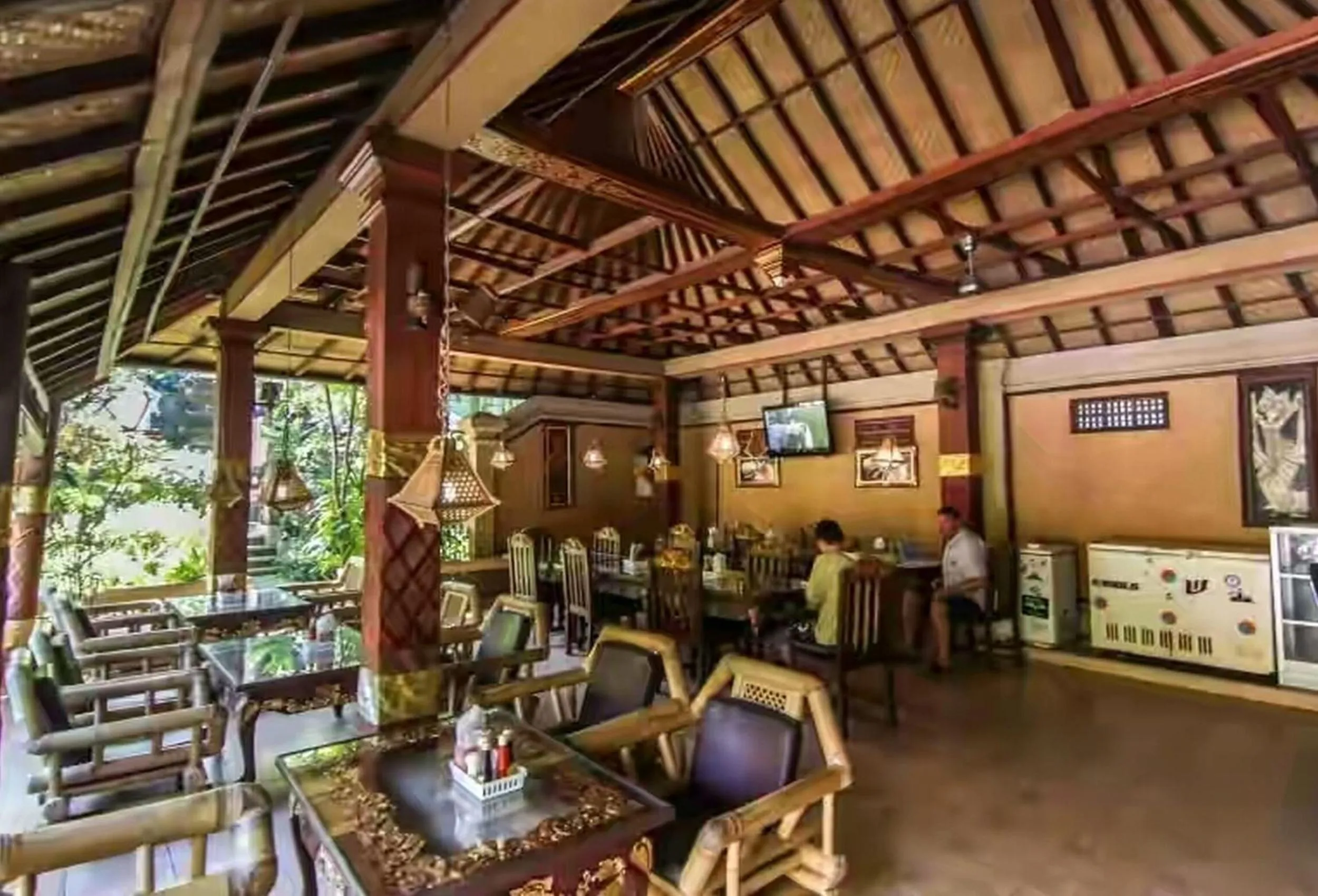 Restaurant/places to eat in Dewa Bharata Bungalows Legian