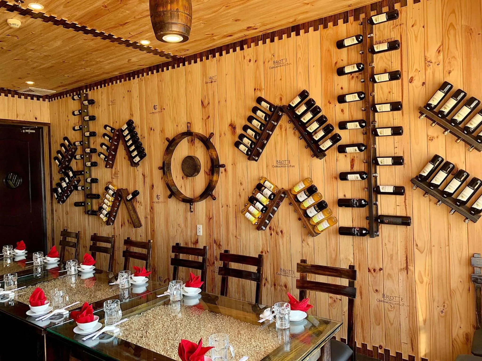 Restaurant/places to eat in Viet Uc Hotel