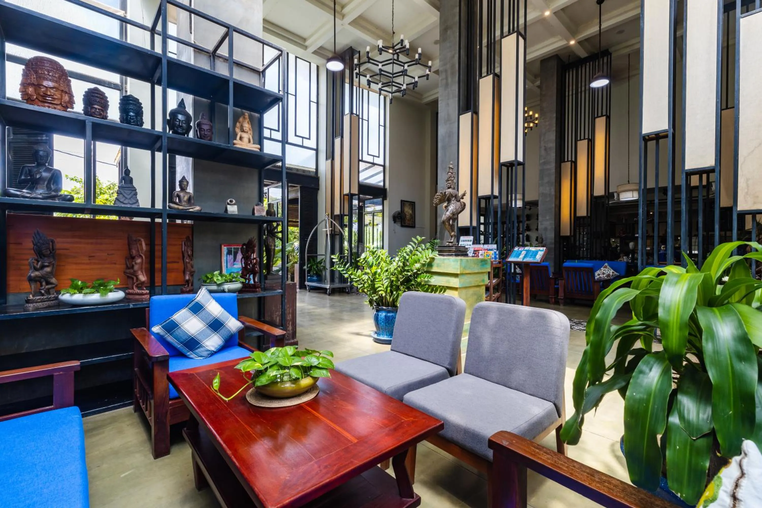 Seating area in Bayon Modern Residence