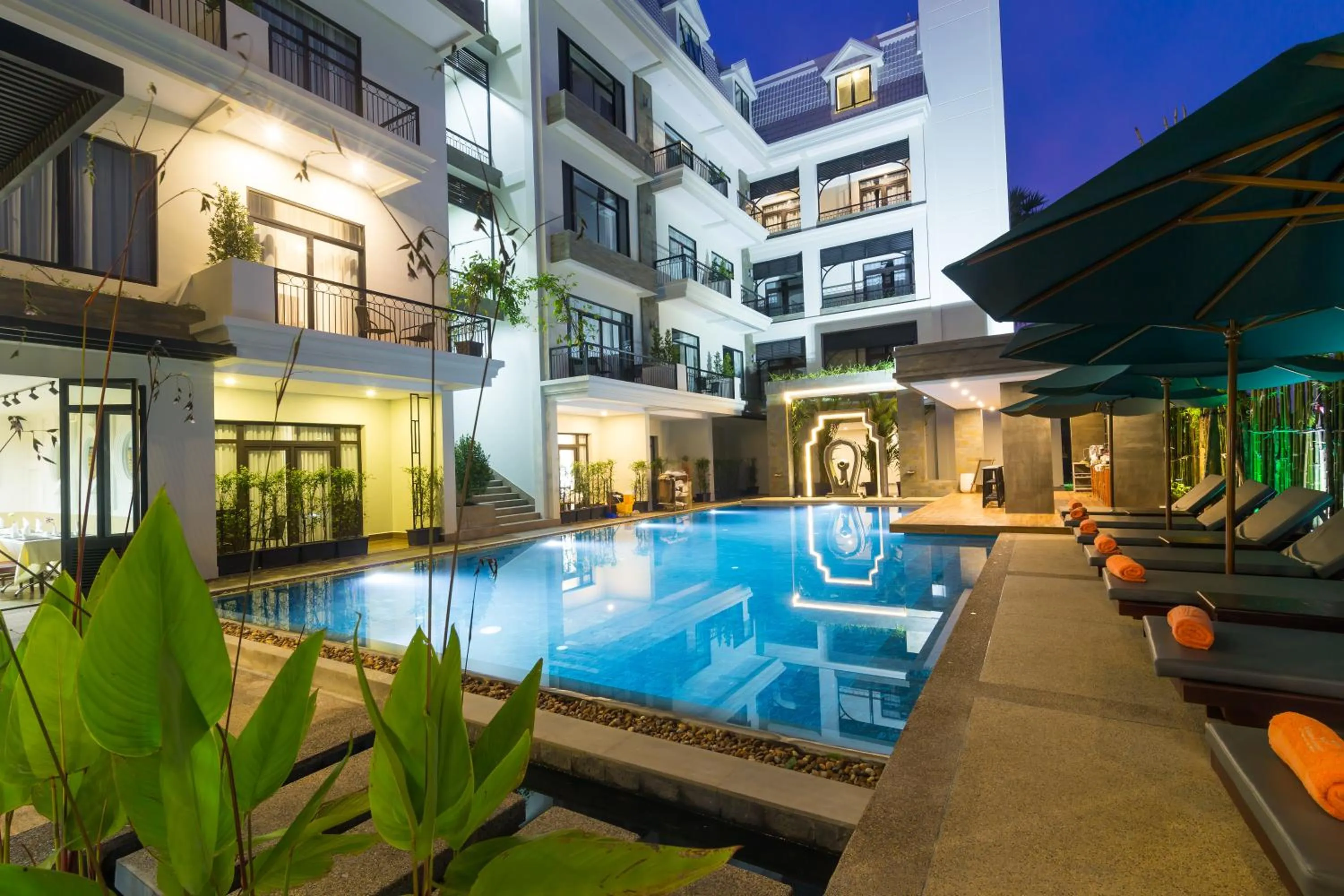 Night in Bayon Modern Residence