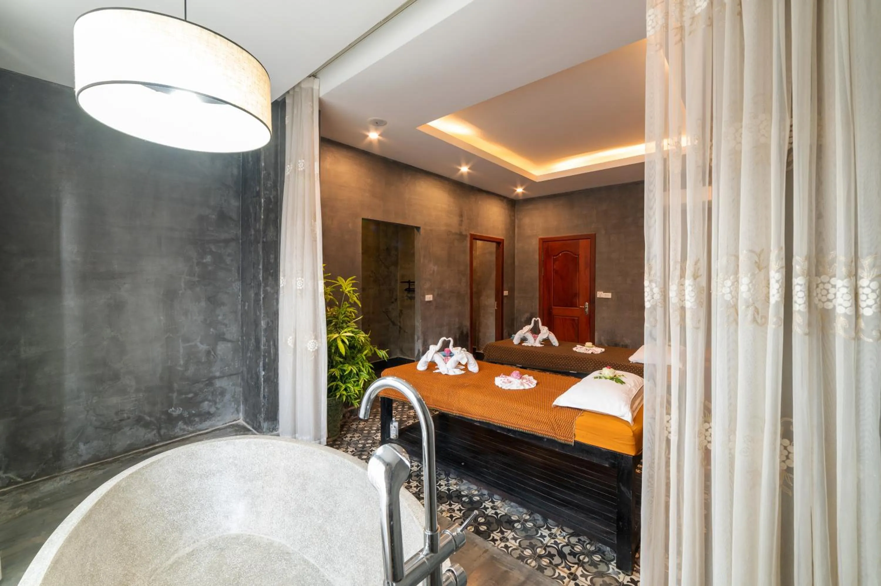 Massage in Bayon Modern Residence