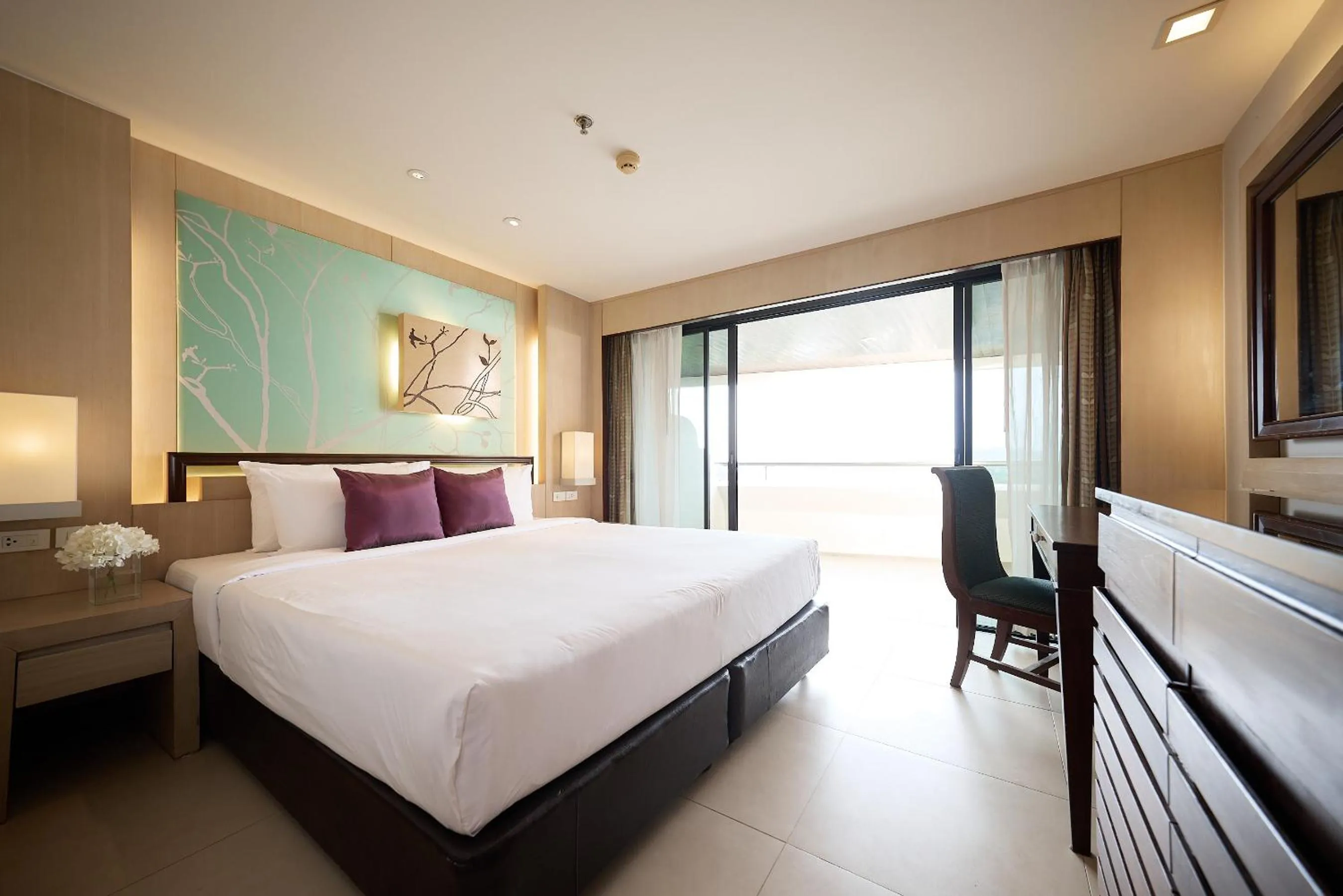 Guests, Bed in Rua Rasada Hotel - The Ideal Venue for Meetings & Events