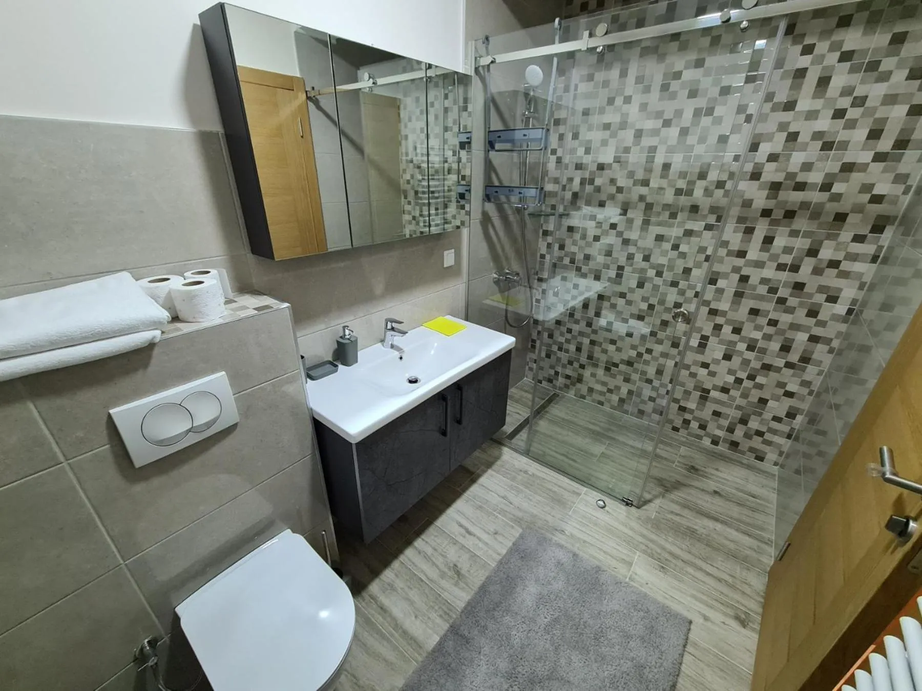 Shower in Hotel Kakanj