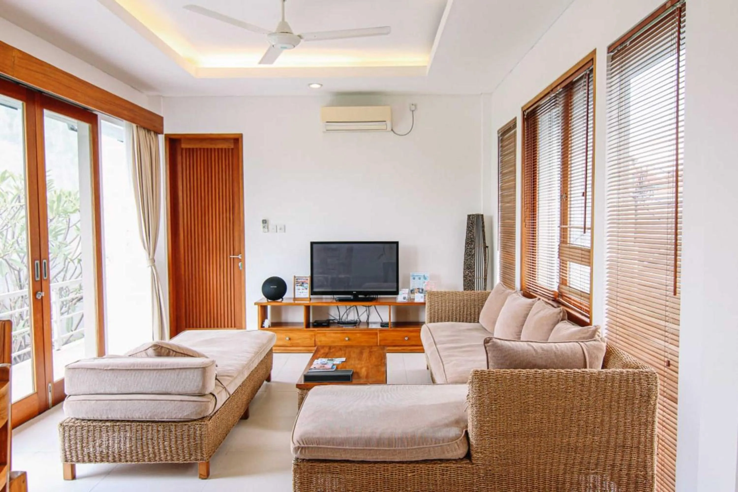 Communal lounge/ TV room in Bali Easy Living Canggu