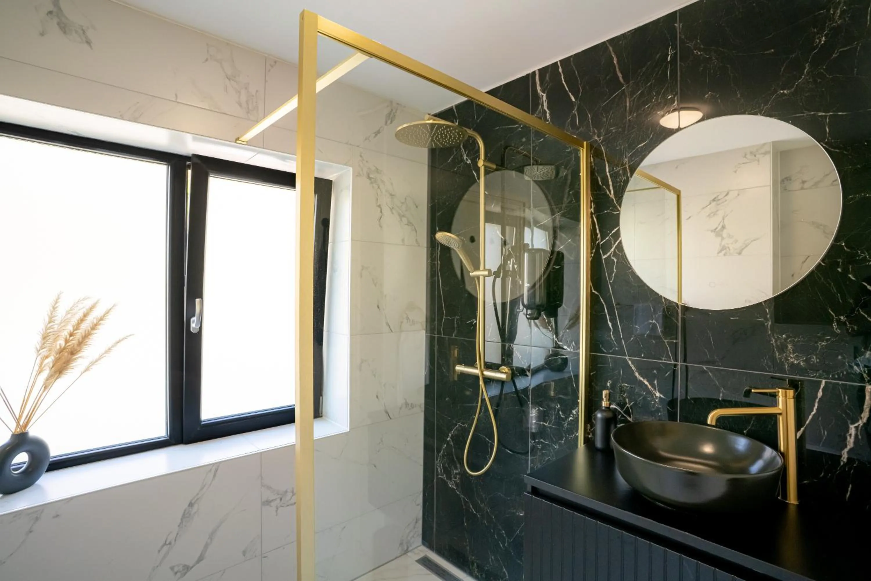 Shower in Hotel Janssen