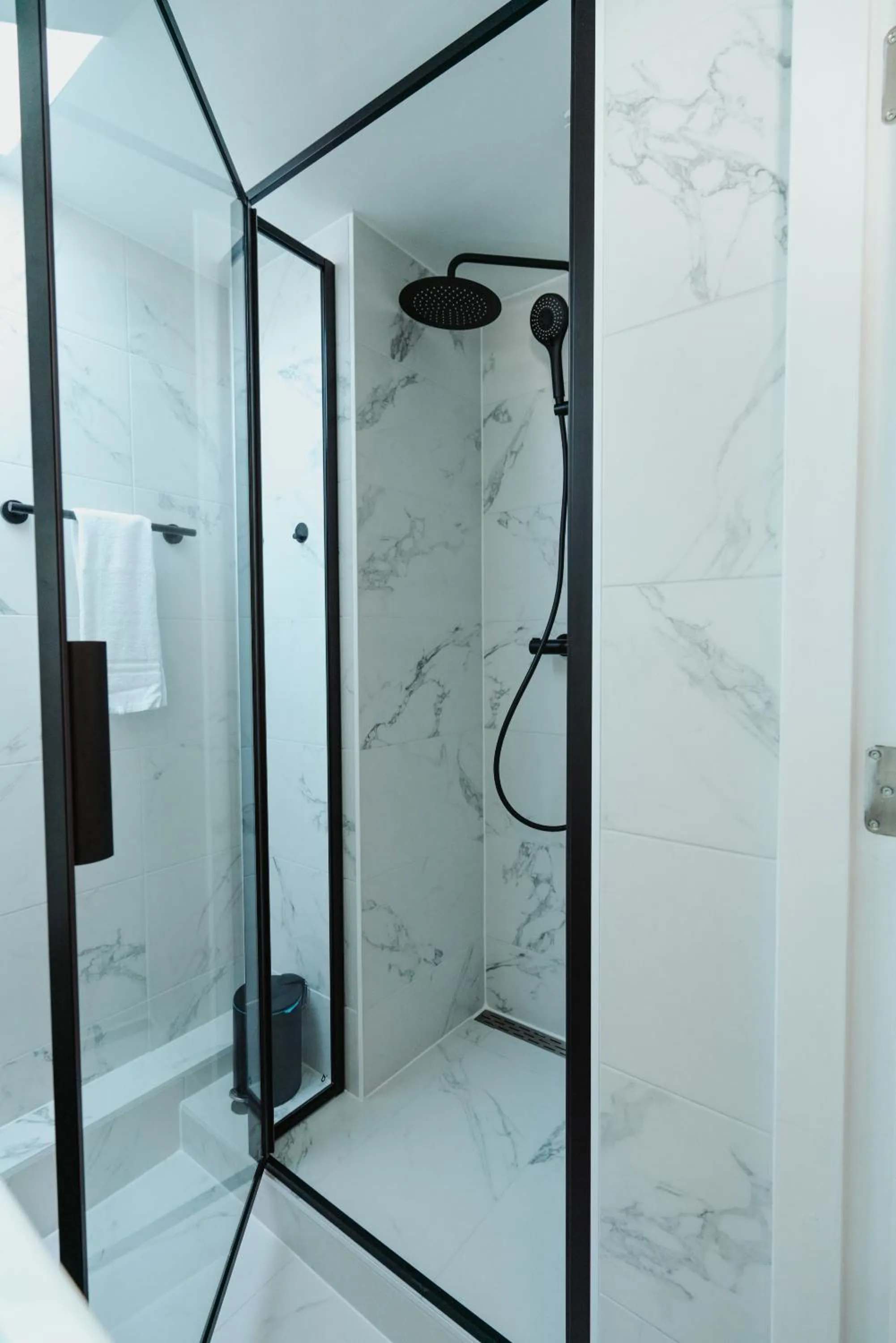 Shower in Hotel Janssen