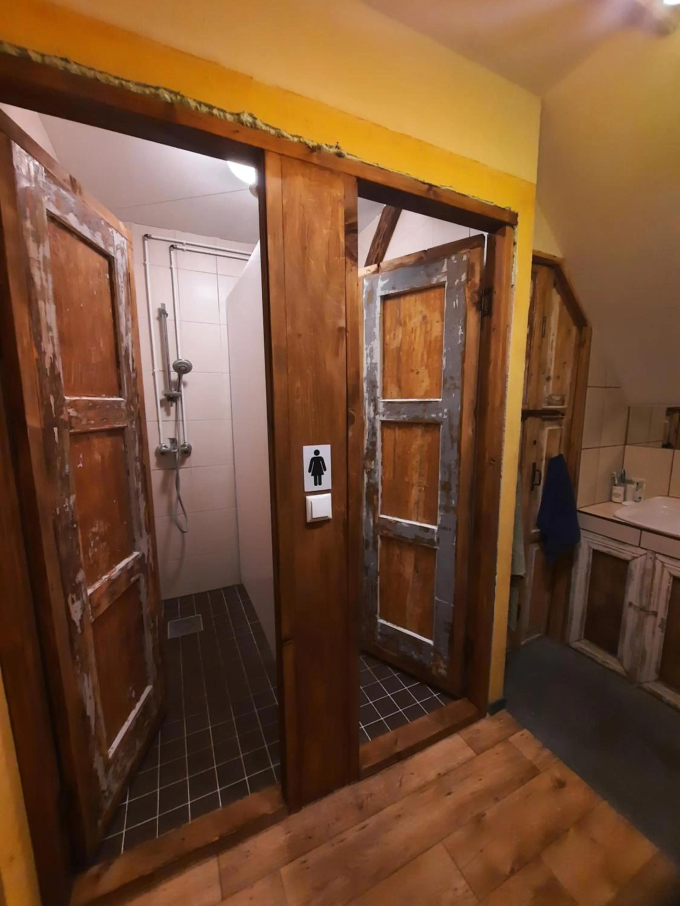 Shower in Looming Hostel