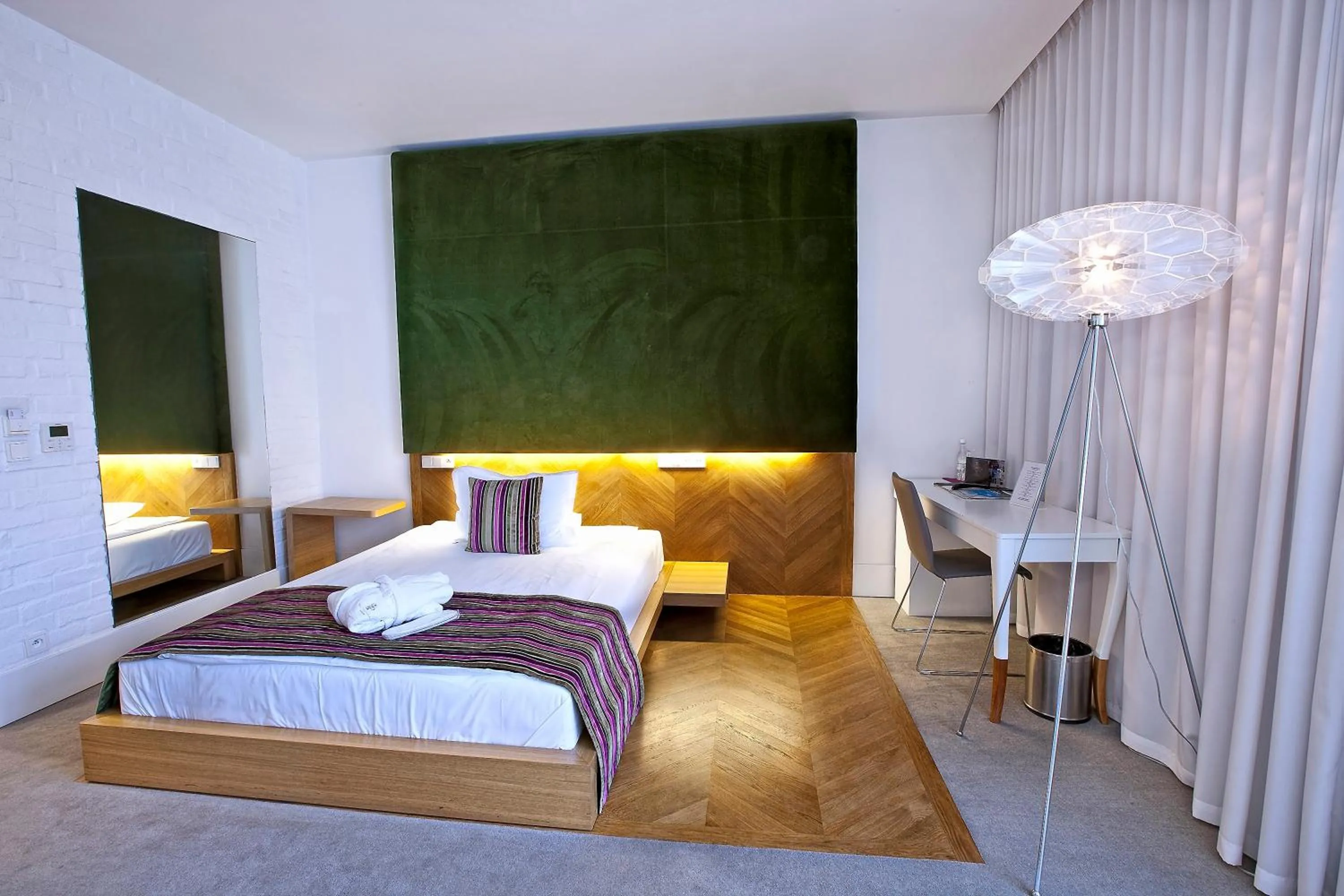 Photo of the whole room, Bed in Platinum Residence Boutique