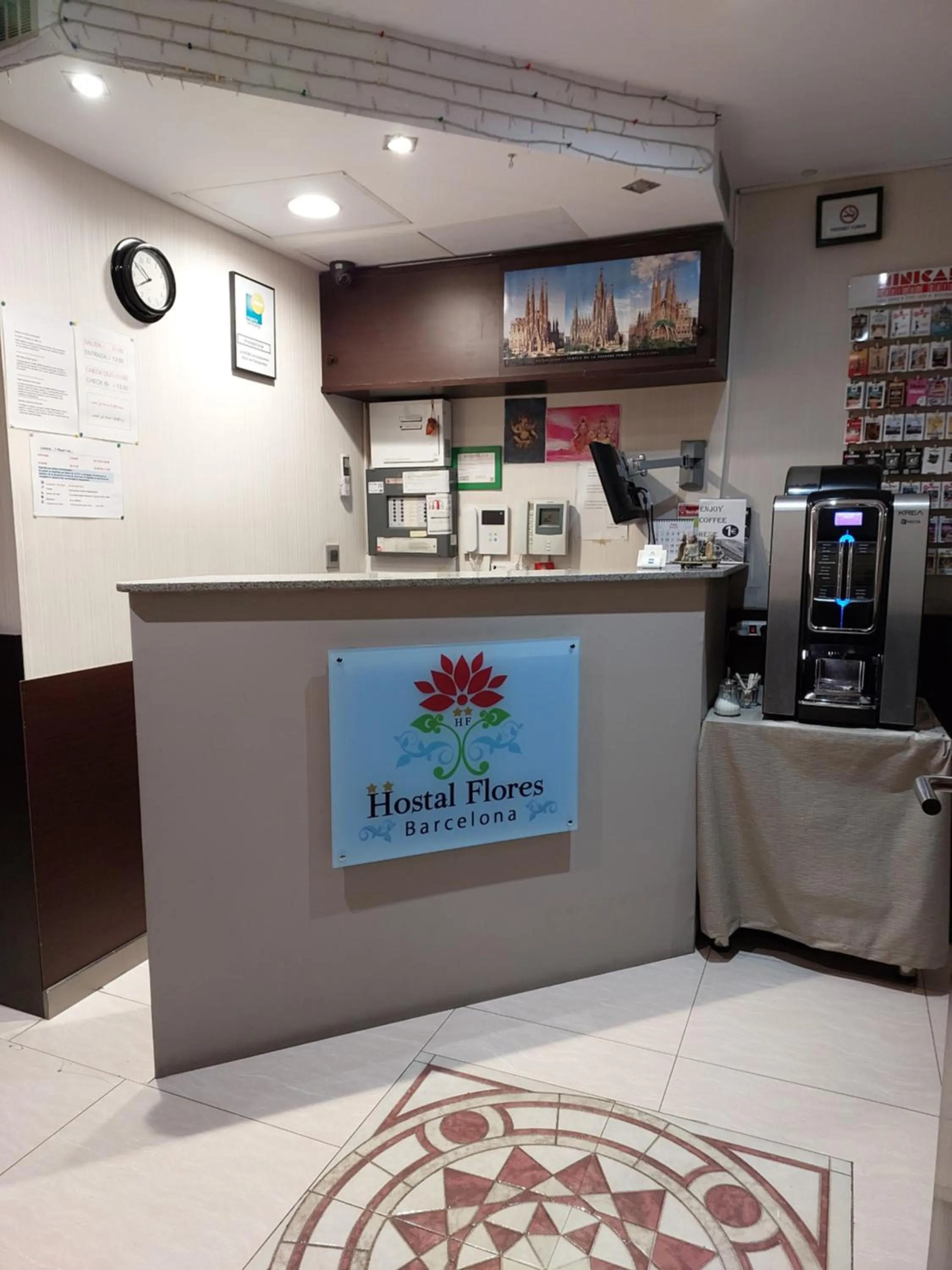 Text overlay in Hostal Las Flores Ramblas