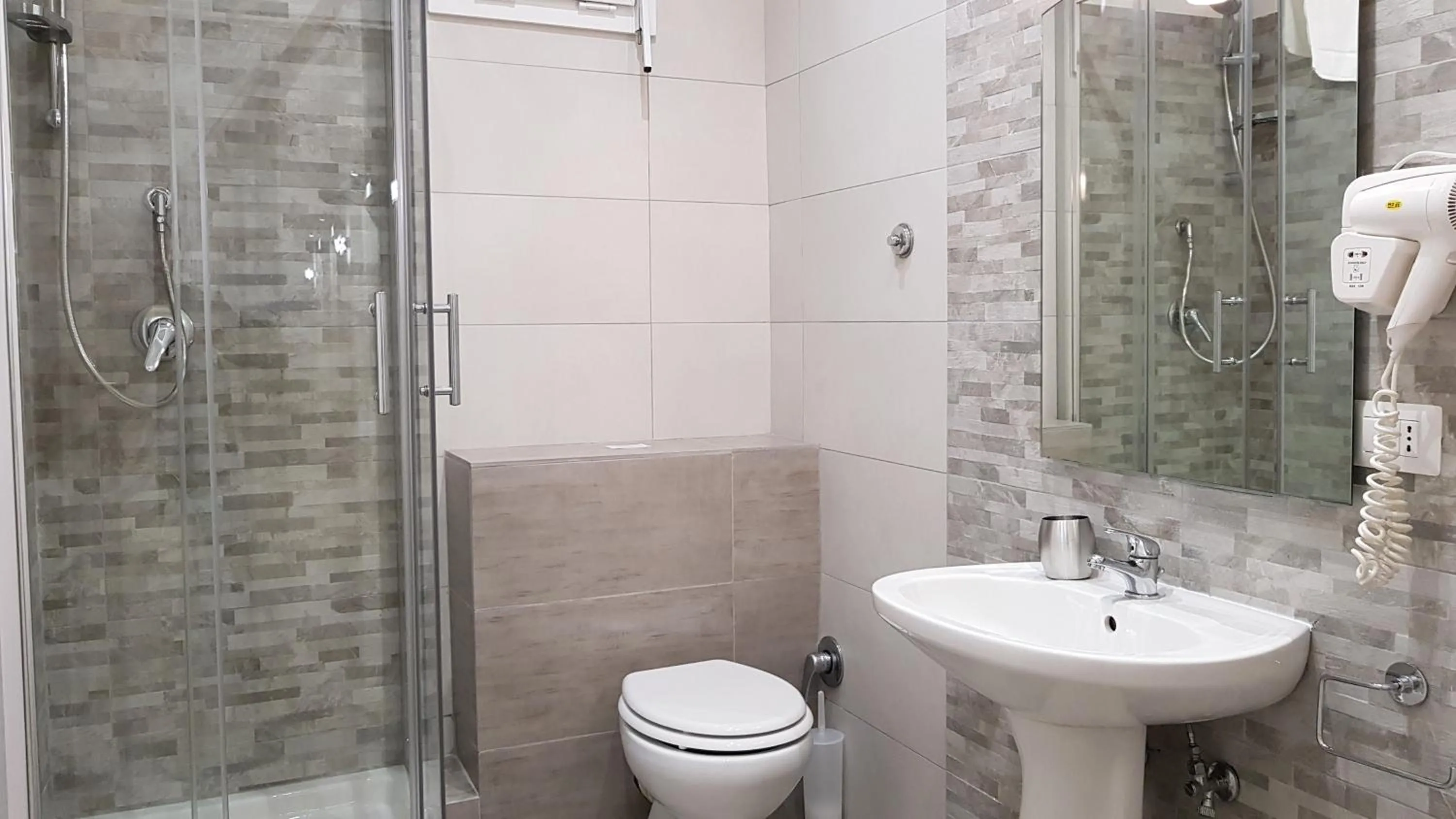 Bathroom in Piumith Guest House