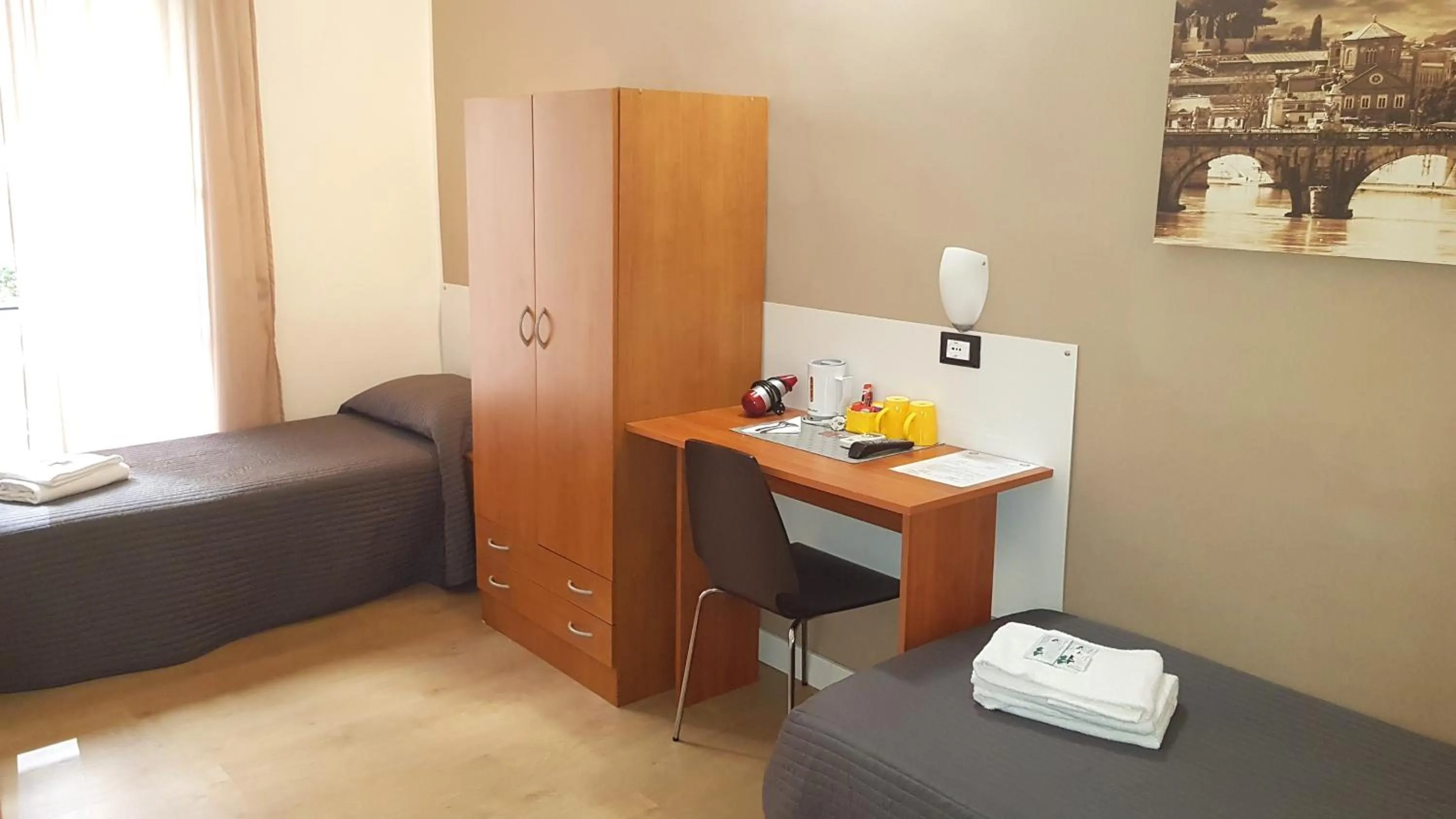 Photo of the whole room, Bed in Piumith Guest House