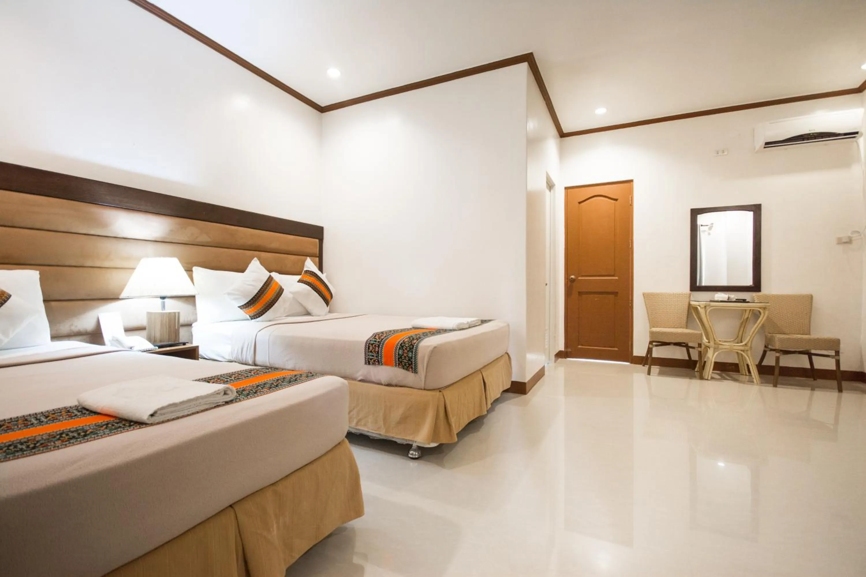 Photo of the whole room, Bed in Sur Beach Resort Boracay
